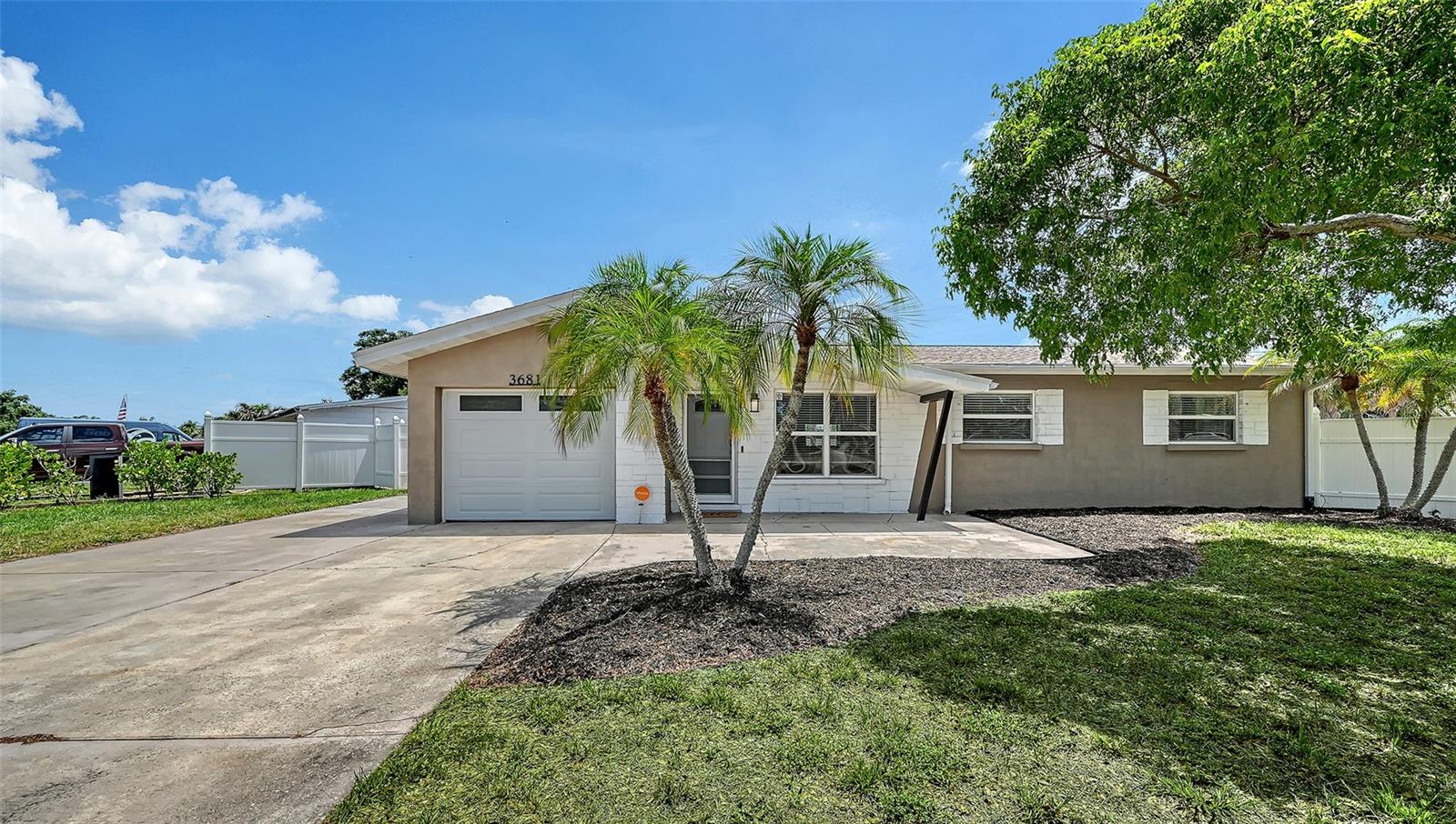 Single Family Residence in SARASOTA, FL - Daniel Dourado