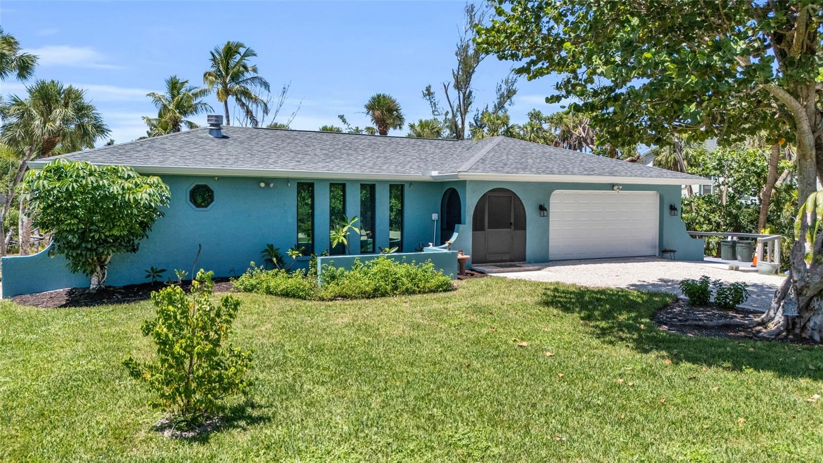 Single Family Residence in SANIBEL, FL - Daniel Dourado