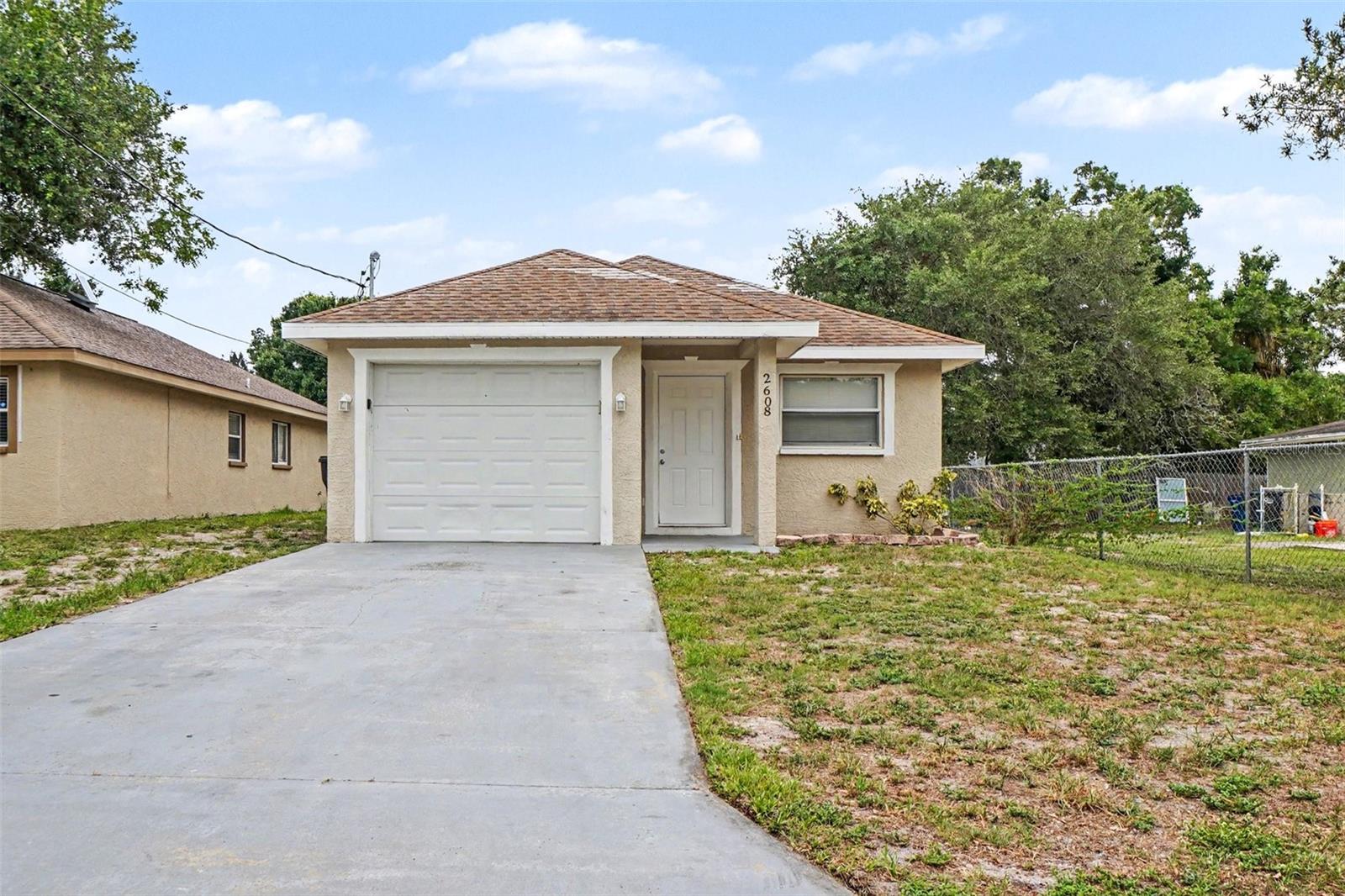 Single Family Residence in PALMETTO, FL - Daniel Dourado