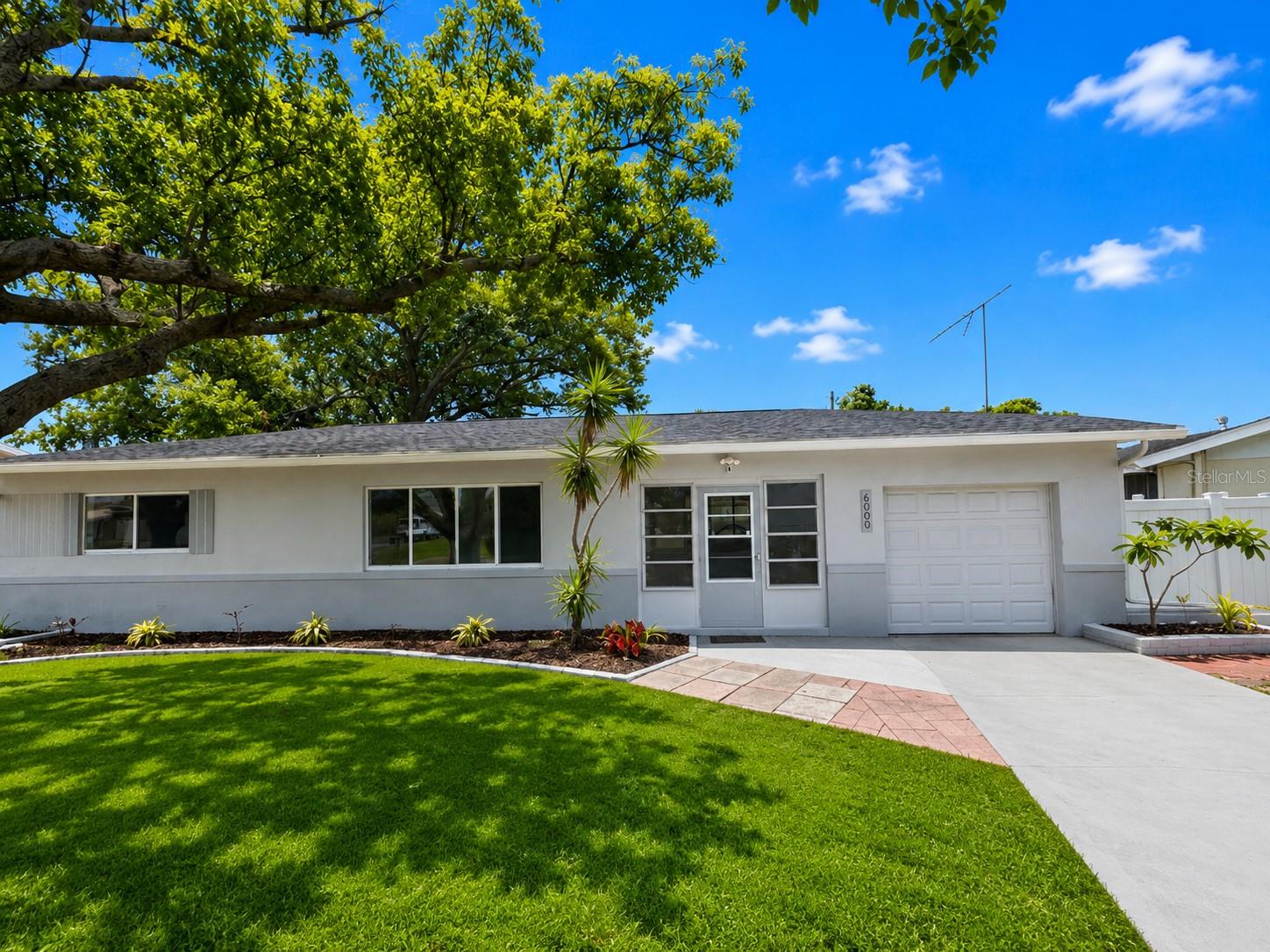 Single Family Residence em ST PETERSBURG, FL - Daniel Dourado