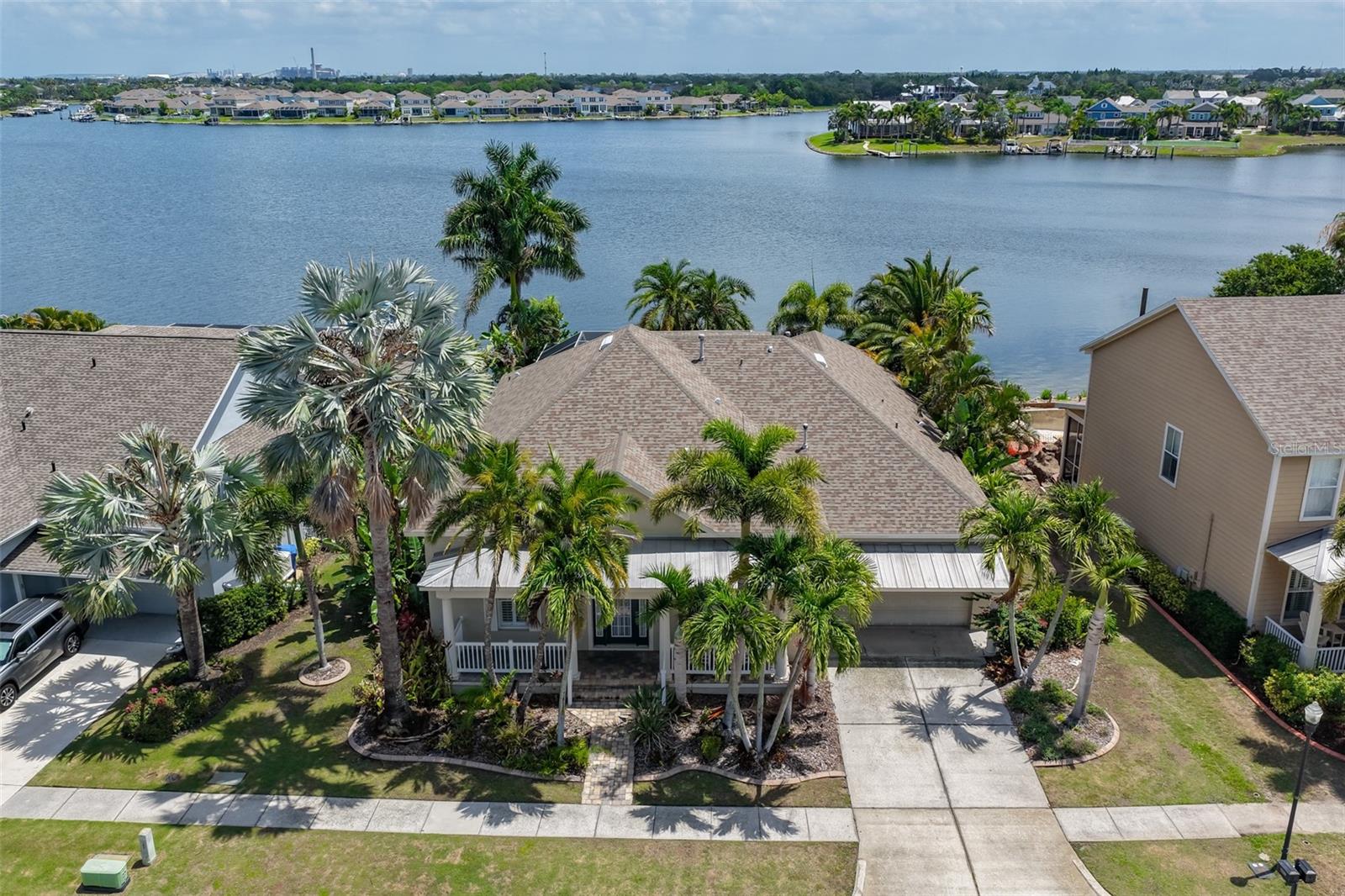 Single Family Residence in APOLLO BEACH, FL - Daniel Dourado