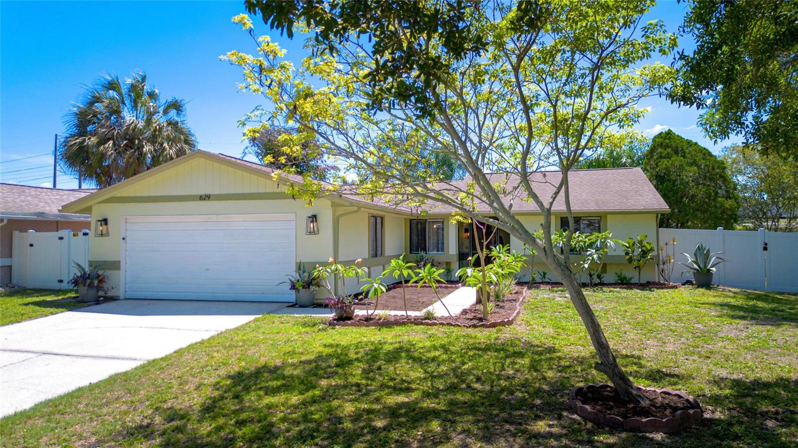 Single Family Residence em OLDSMAR, FL - Daniel Dourado