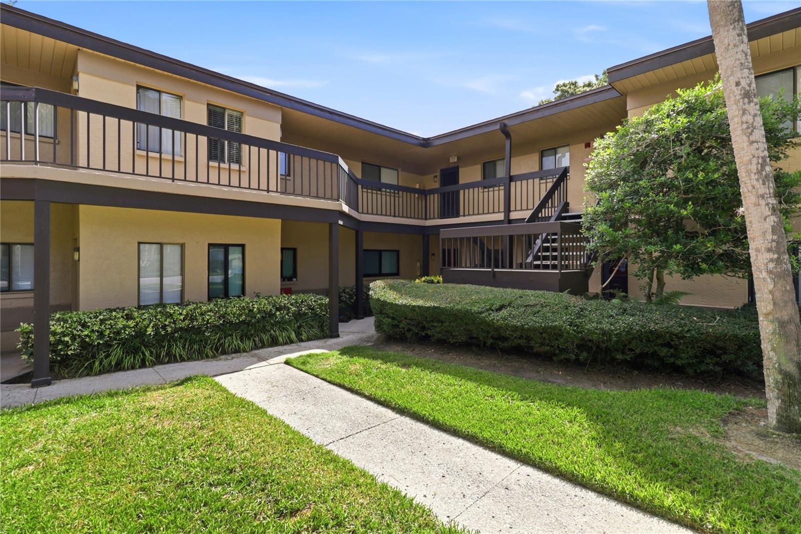 Condominium in CLEARWATER, FL - Daniel Dourado