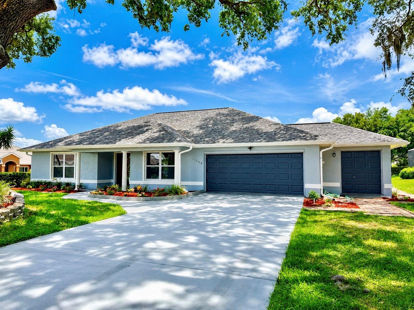 Single Family Residence in SUMMERFIELD, FL - Daniel Dourado