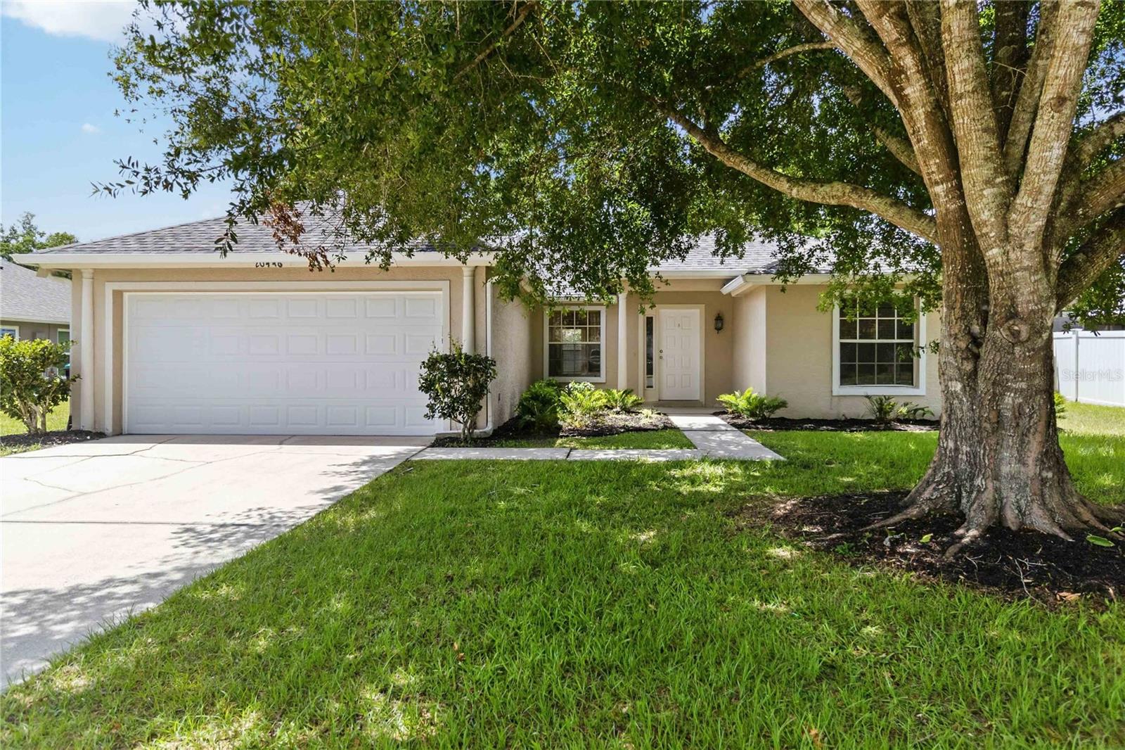 Single Family Residence in ORLANDO, FL - Daniel Dourado