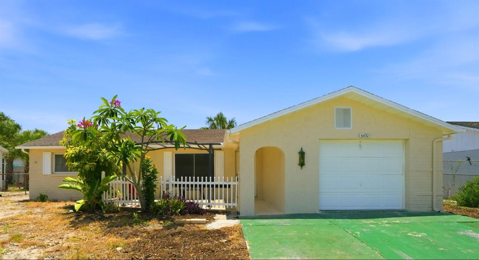 Single Family Residence in NEW PORT RICHEY, FL - Daniel Dourado