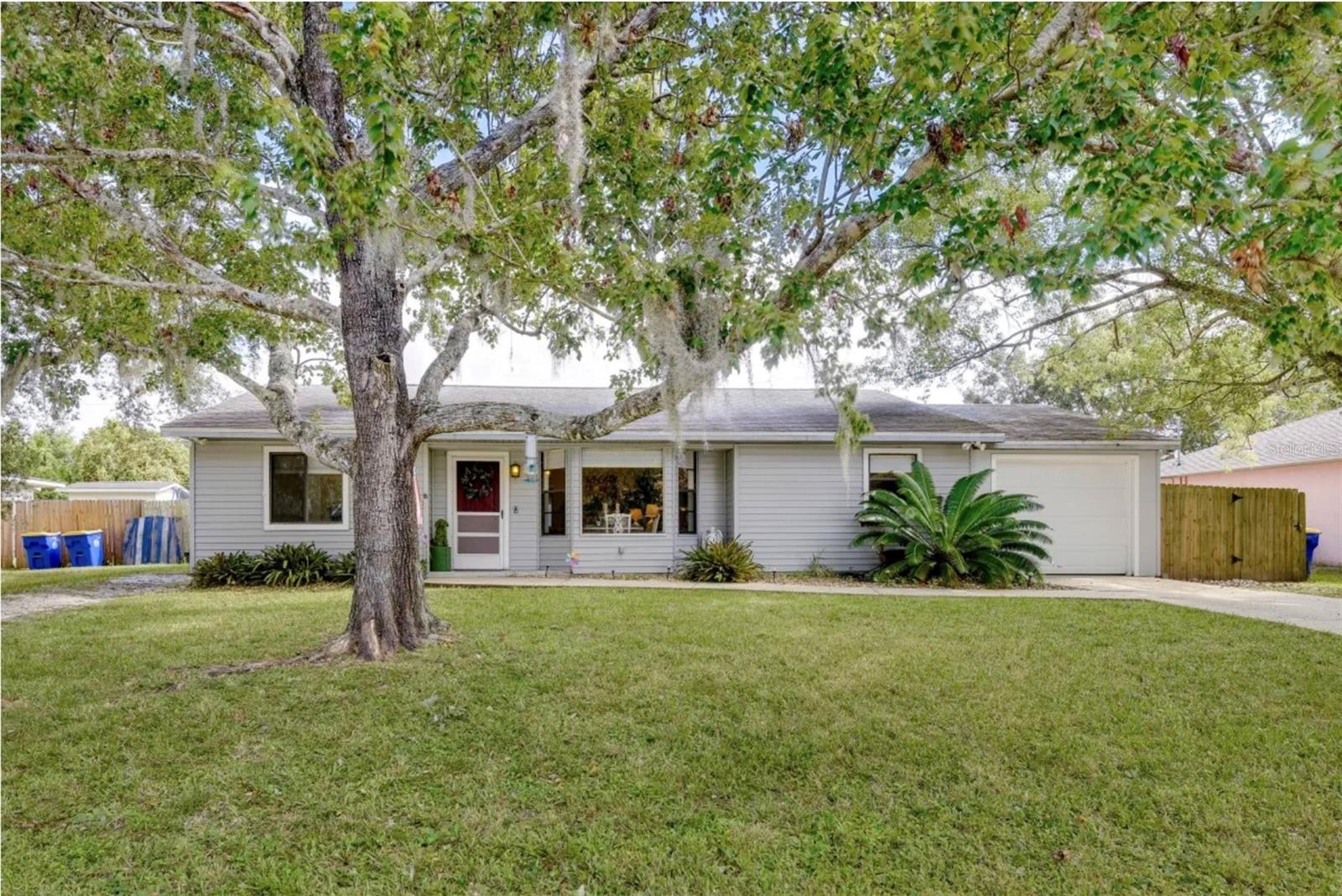 Single Family Residence in EDGEWATER, FL - Daniel Dourado