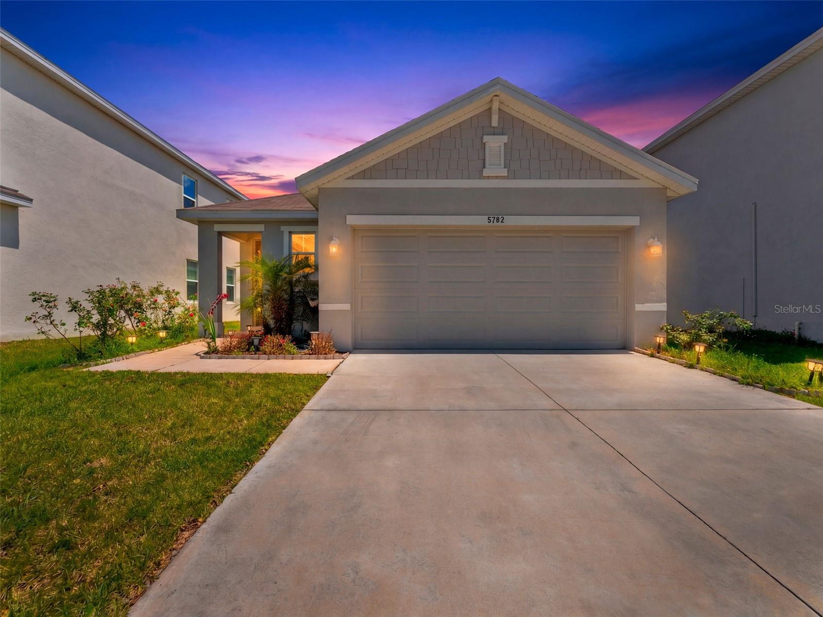 Single Family Residence in WESLEY CHAPEL, FL - Daniel Dourado