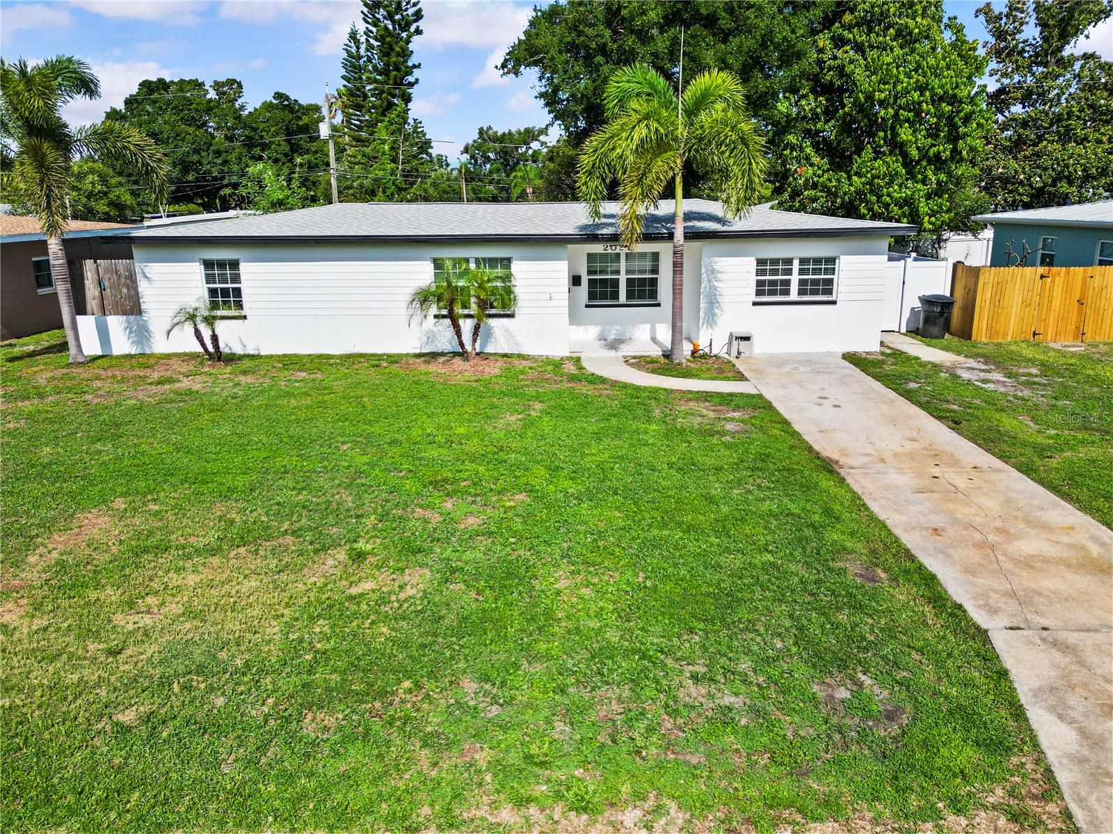 Single Family Residence em ST PETERSBURG, FL - Daniel Dourado