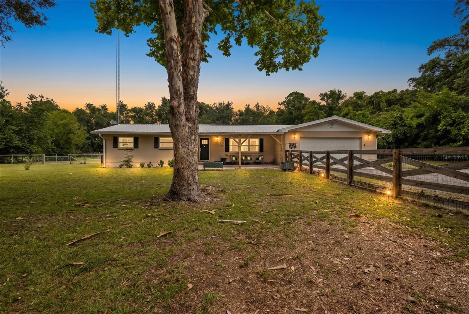 Single Family Residence in CHIEFLAND, FL - Daniel Dourado