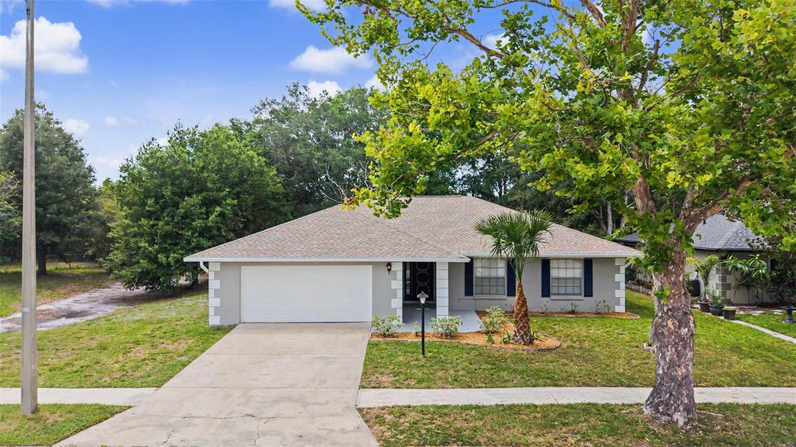 Single Family Residence in WESLEY CHAPEL, FL - Daniel Dourado