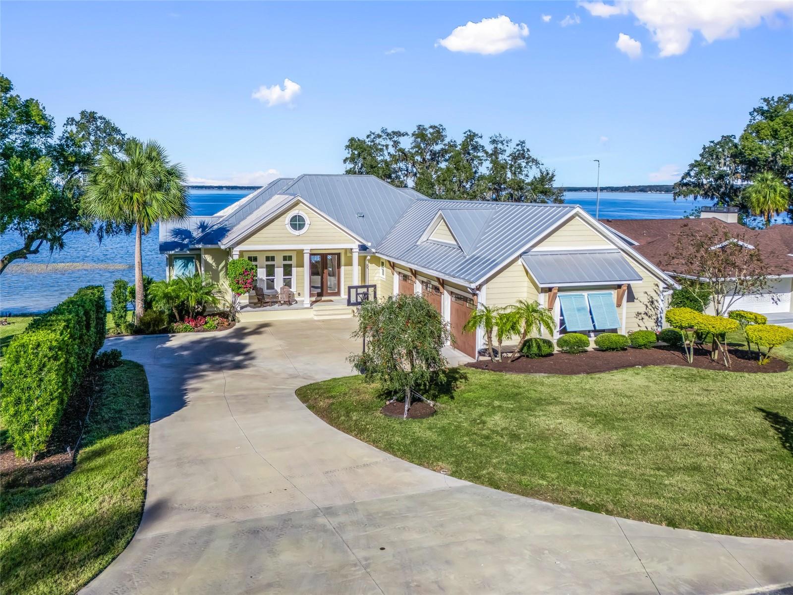 Single Family Residence in WEIRSDALE, FL - Daniel Dourado