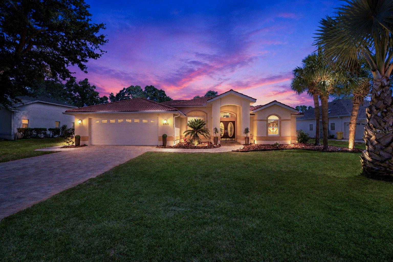 Single Family Residence em WEEKI WACHEE, FL - Daniel Dourado