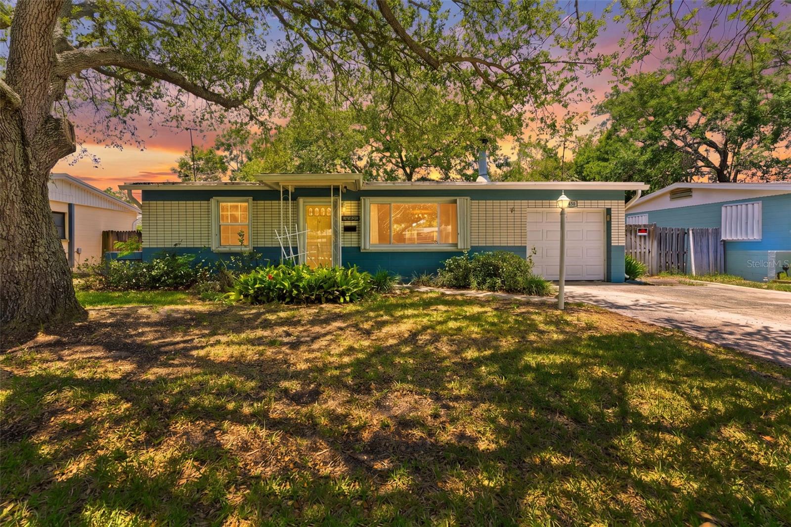 Single Family Residence in PINELLAS PARK, FL - Daniel Dourado