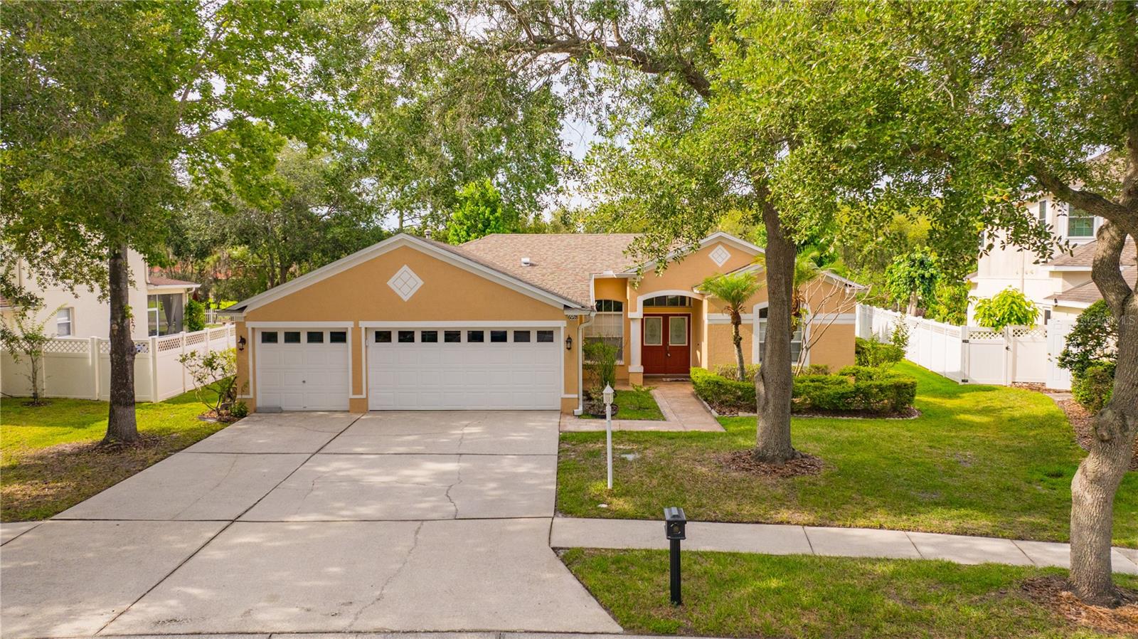 Single Family Residence in TAMPA, FL - Daniel Dourado