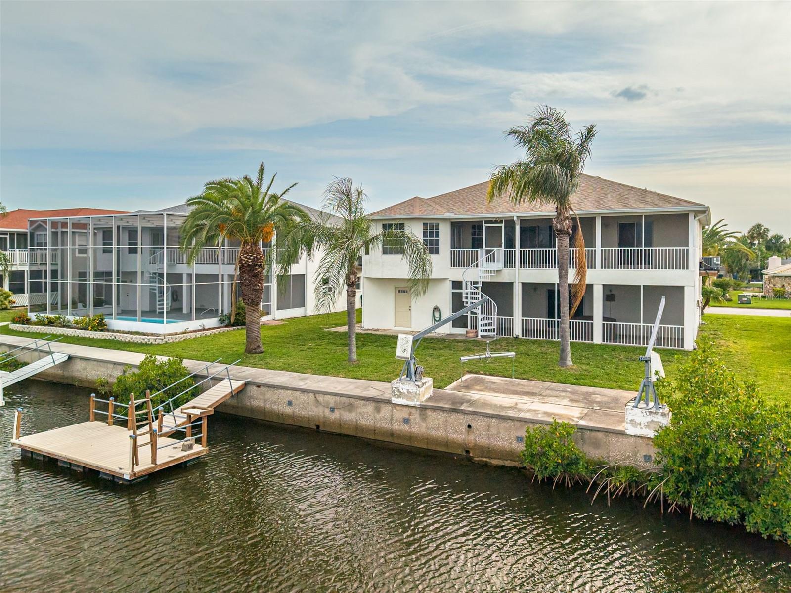 Single Family Residence in PORT RICHEY, FL - Daniel Dourado