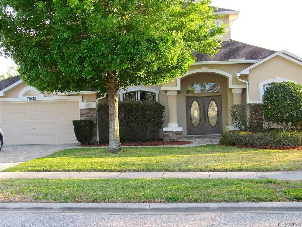 Single Family Residence em SPRING HILL, FL - Daniel Dourado