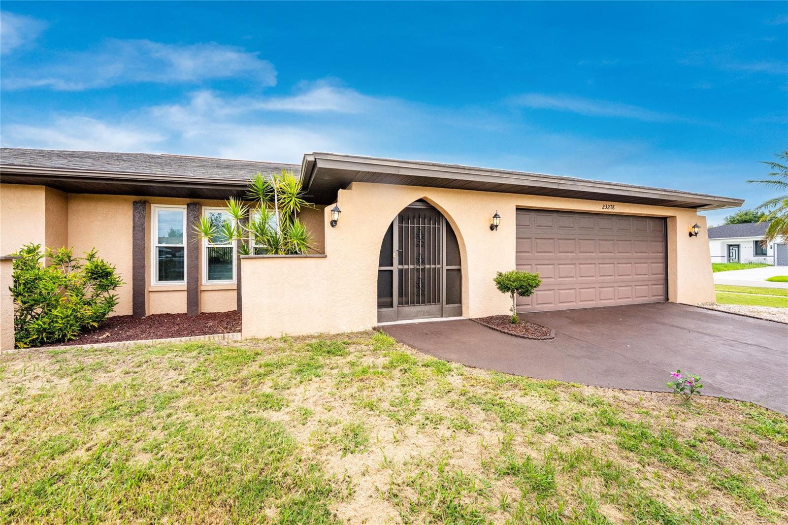 Single Family Residence in PORT CHARLOTTE, FL - Daniel Dourado