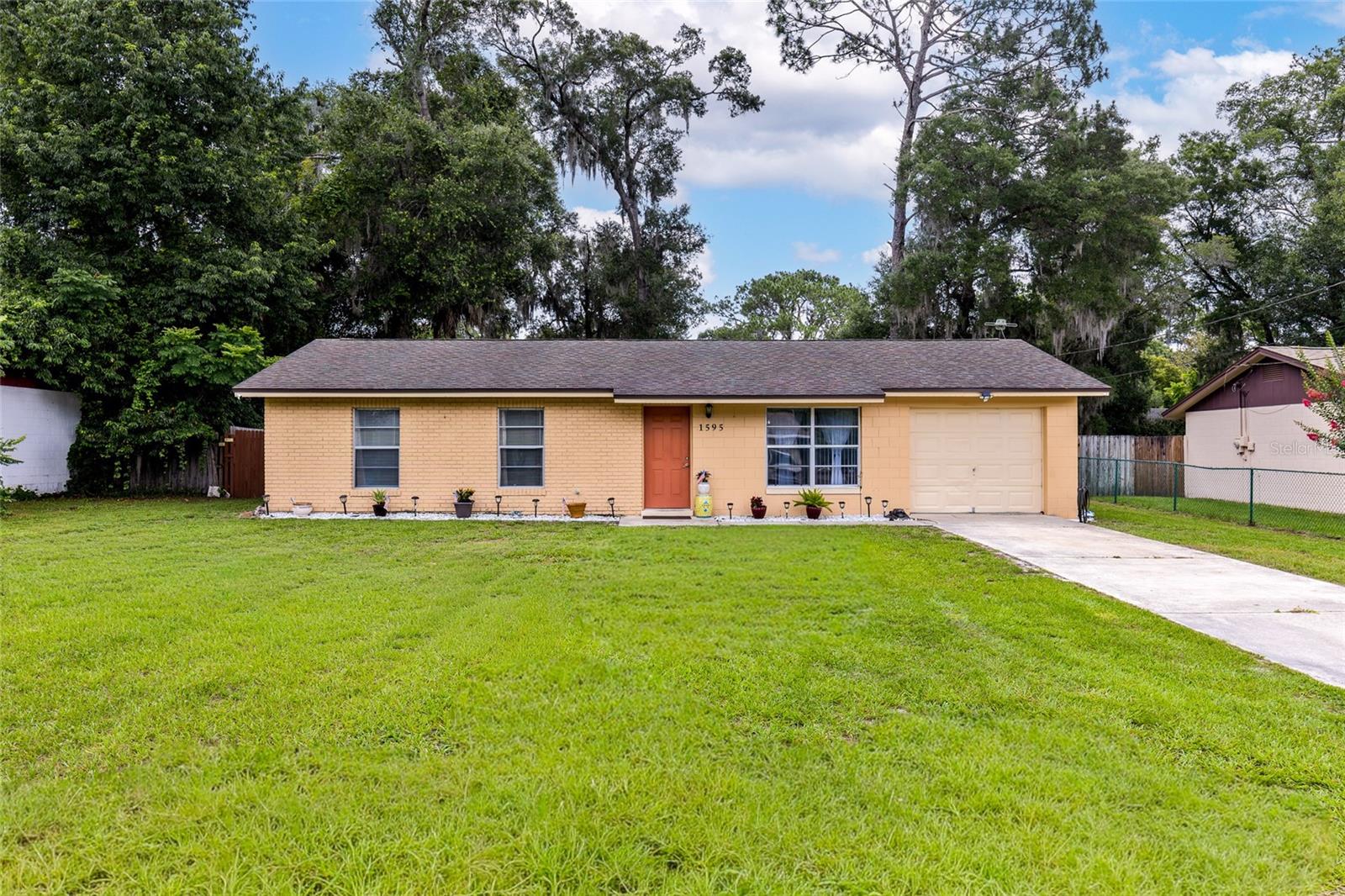 Single Family Residence em DELAND, FL - Daniel Dourado