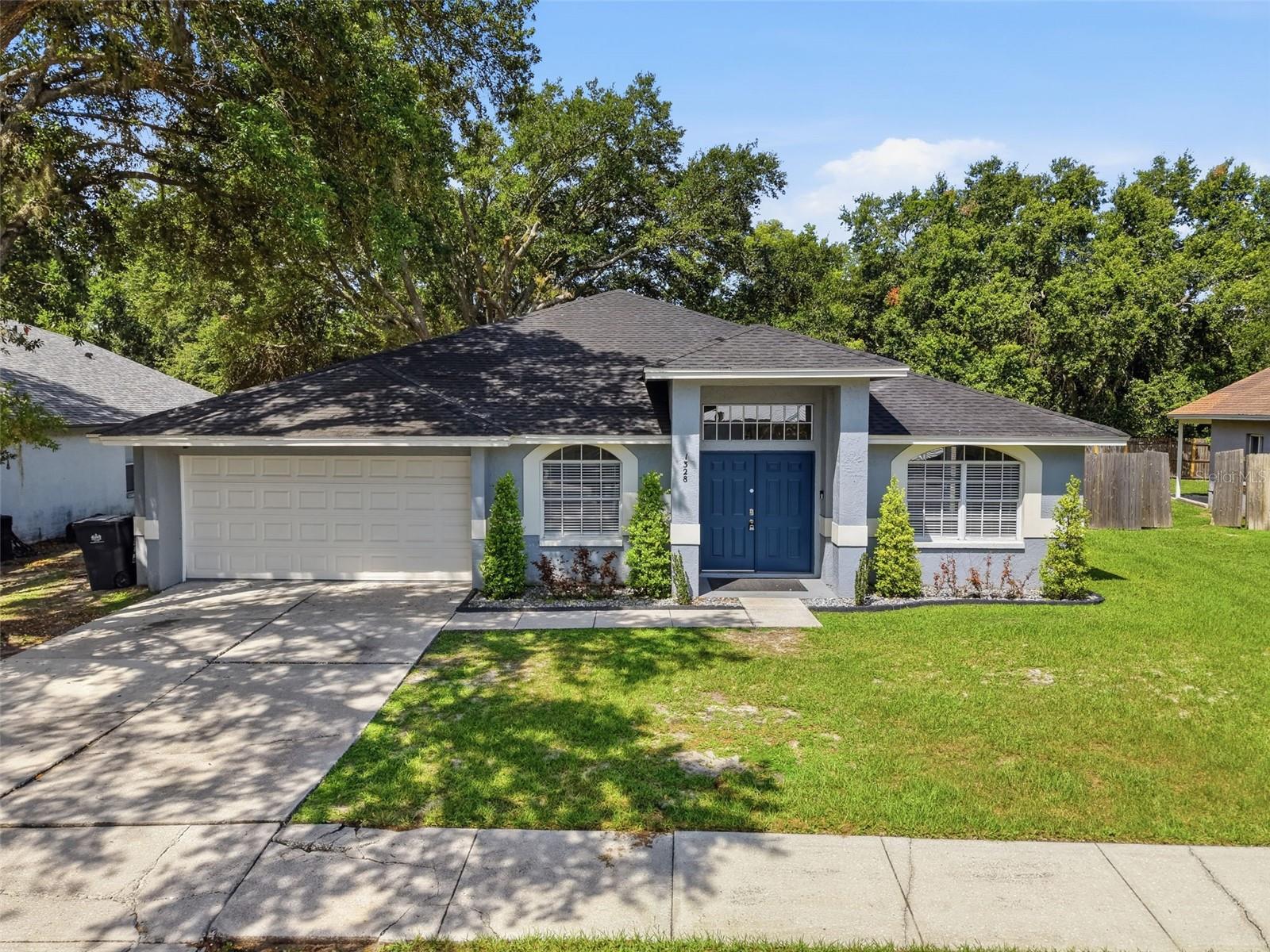 Single Family Residence in VALRICO, FL - Daniel Dourado