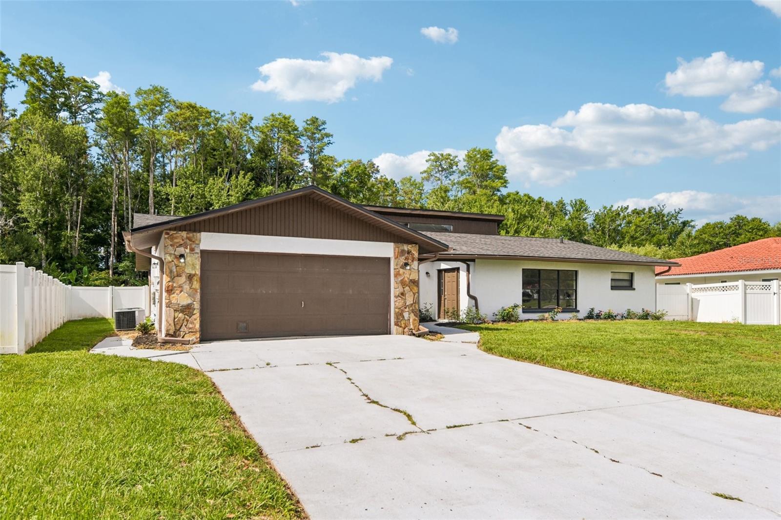 Single Family Residence em LUTZ, FL - Daniel Dourado