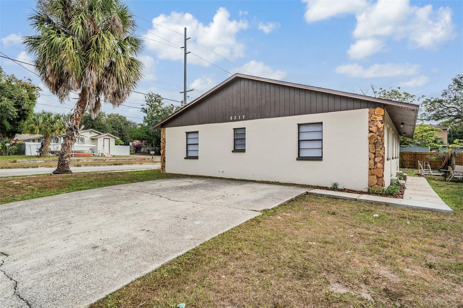 Single Family Residence in TAMPA, FL - Daniel Dourado