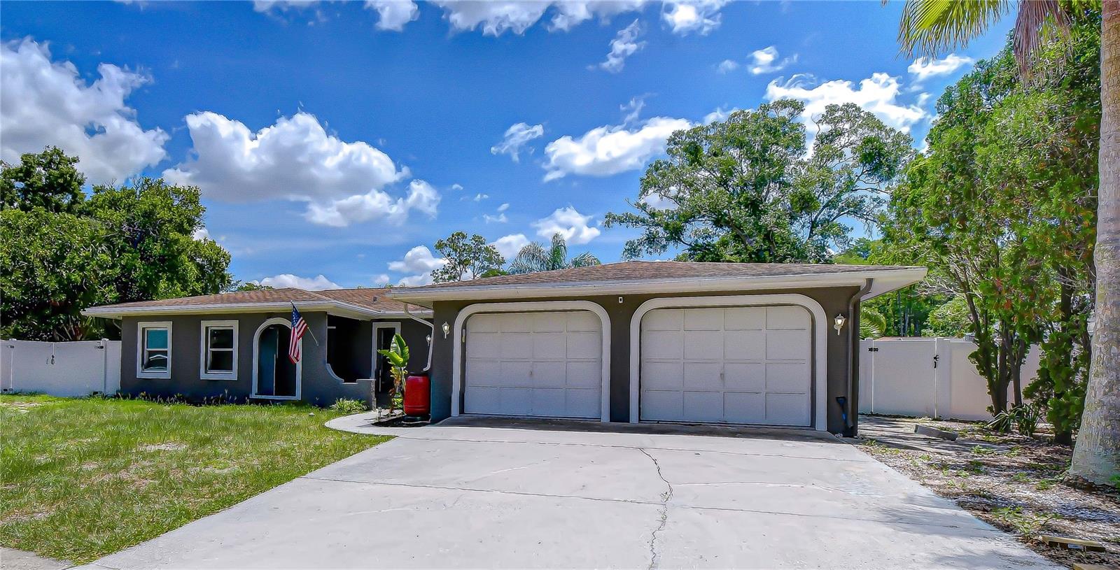 Single Family Residence in TARPON SPRINGS, FL - Daniel Dourado