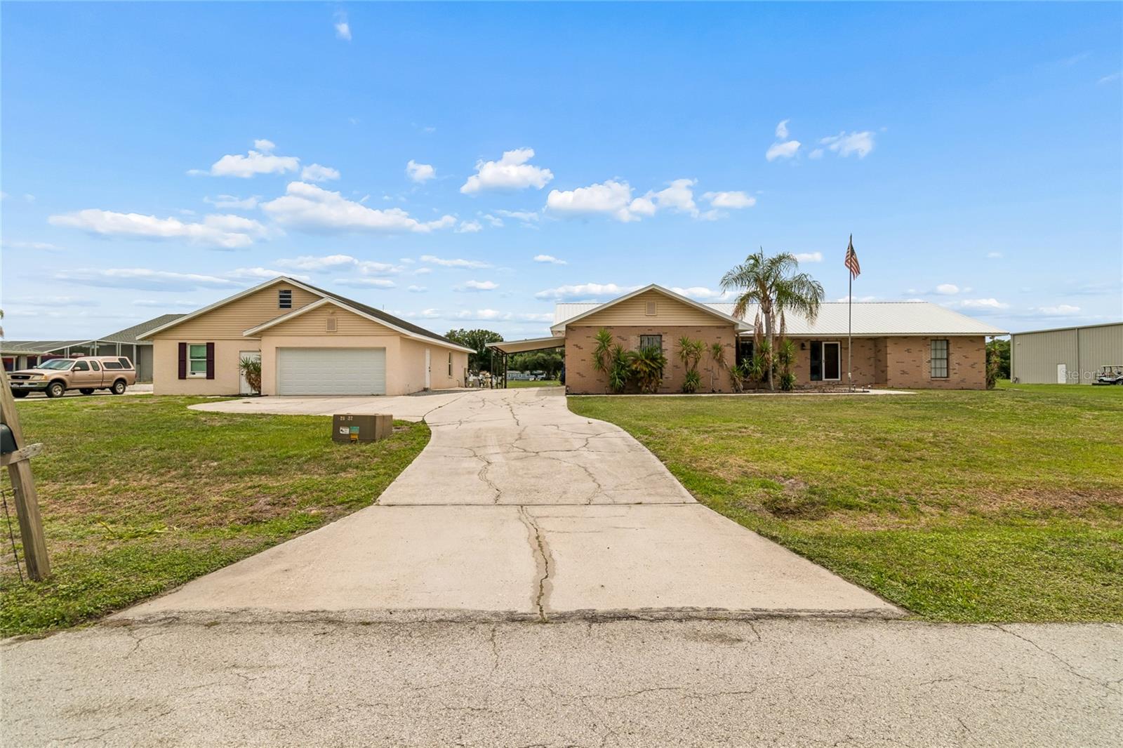 Single Family Residence in MULBERRY, FL - Daniel Dourado