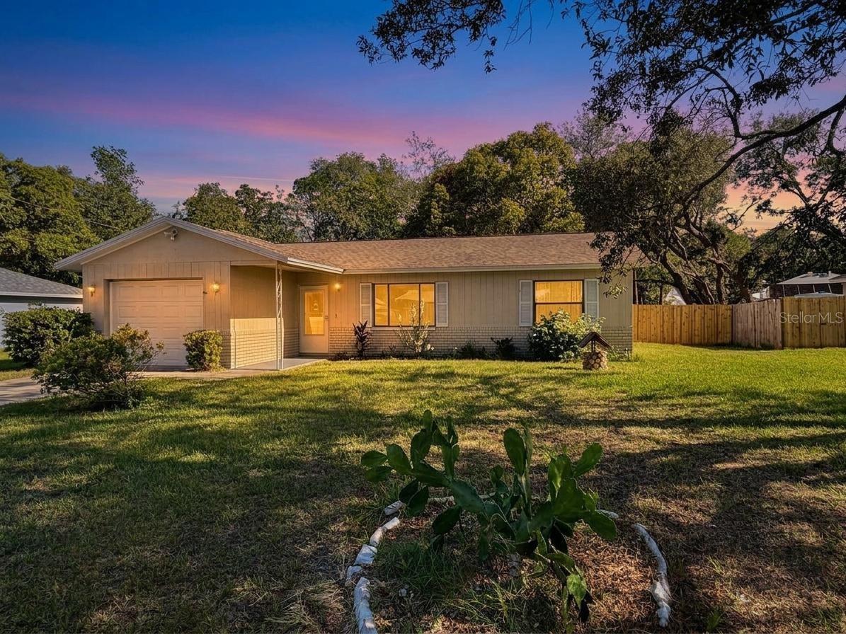 Single Family Residence em SPRING HILL, FL - Daniel Dourado
