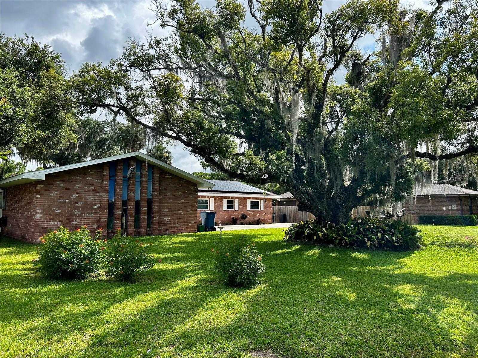 Single Family Residence em DELAND, FL - Daniel Dourado