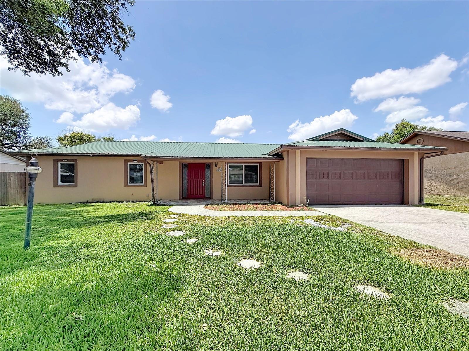Single Family Residence in SEFFNER, FL - Daniel Dourado