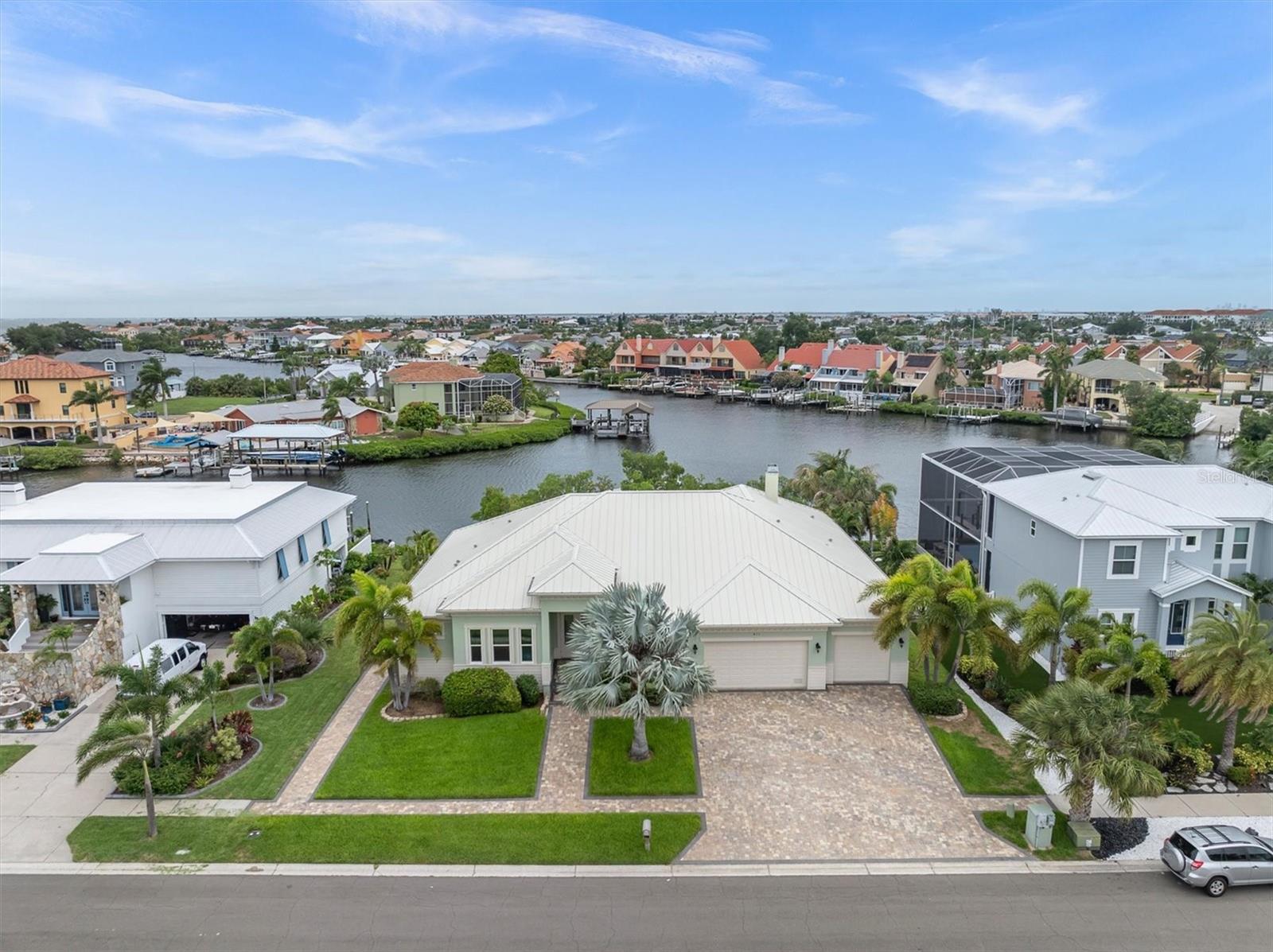 Single Family Residence em APOLLO BEACH, FL - Daniel Dourado
