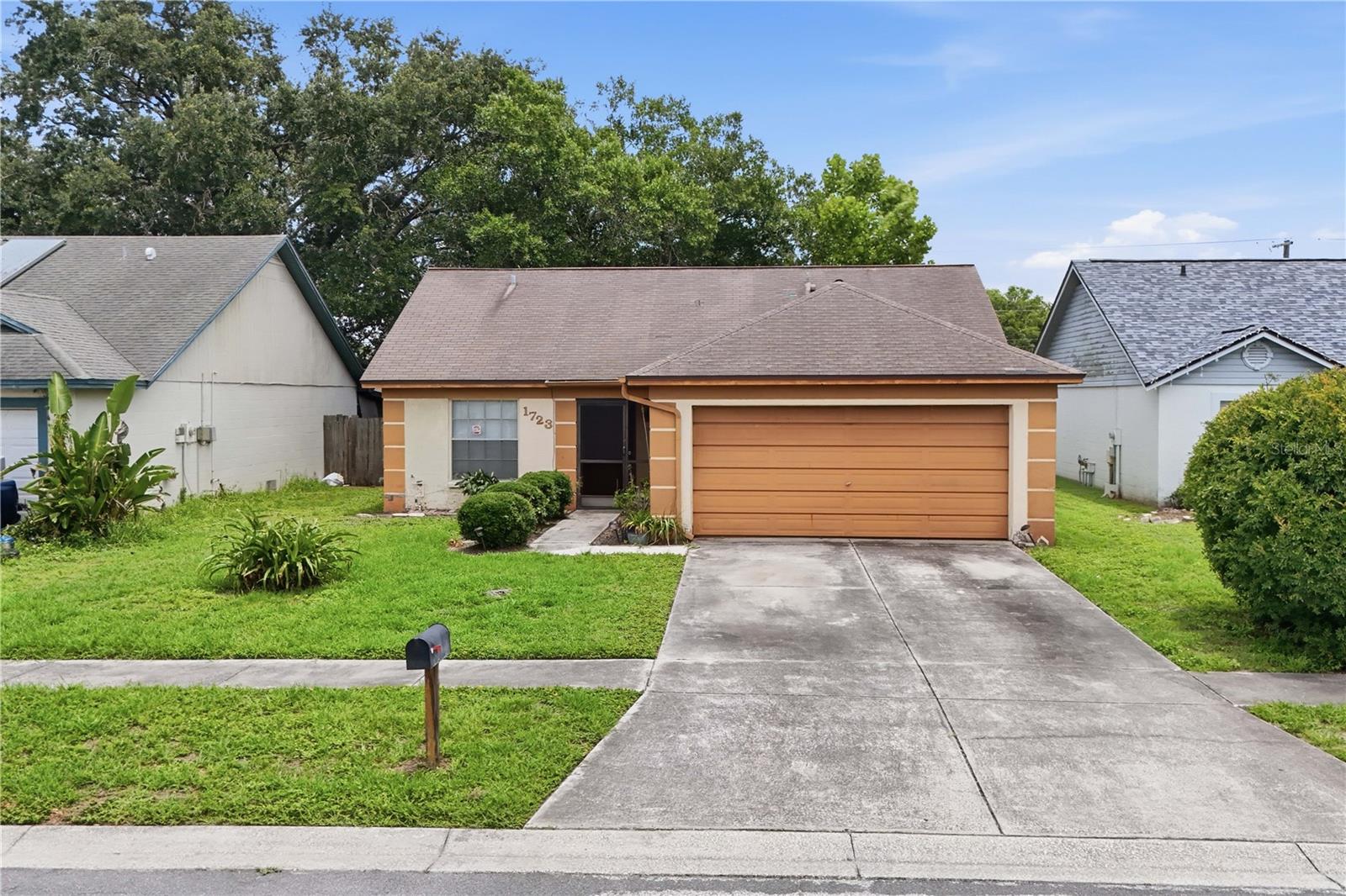 Single Family Residence in BRANDON, FL - Daniel Dourado