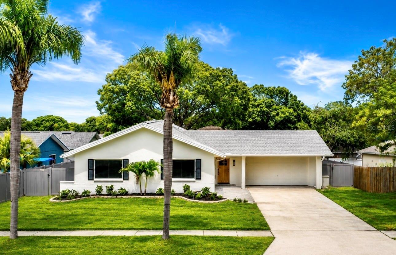 Single Family Residence in DUNEDIN, FL - Daniel Dourado