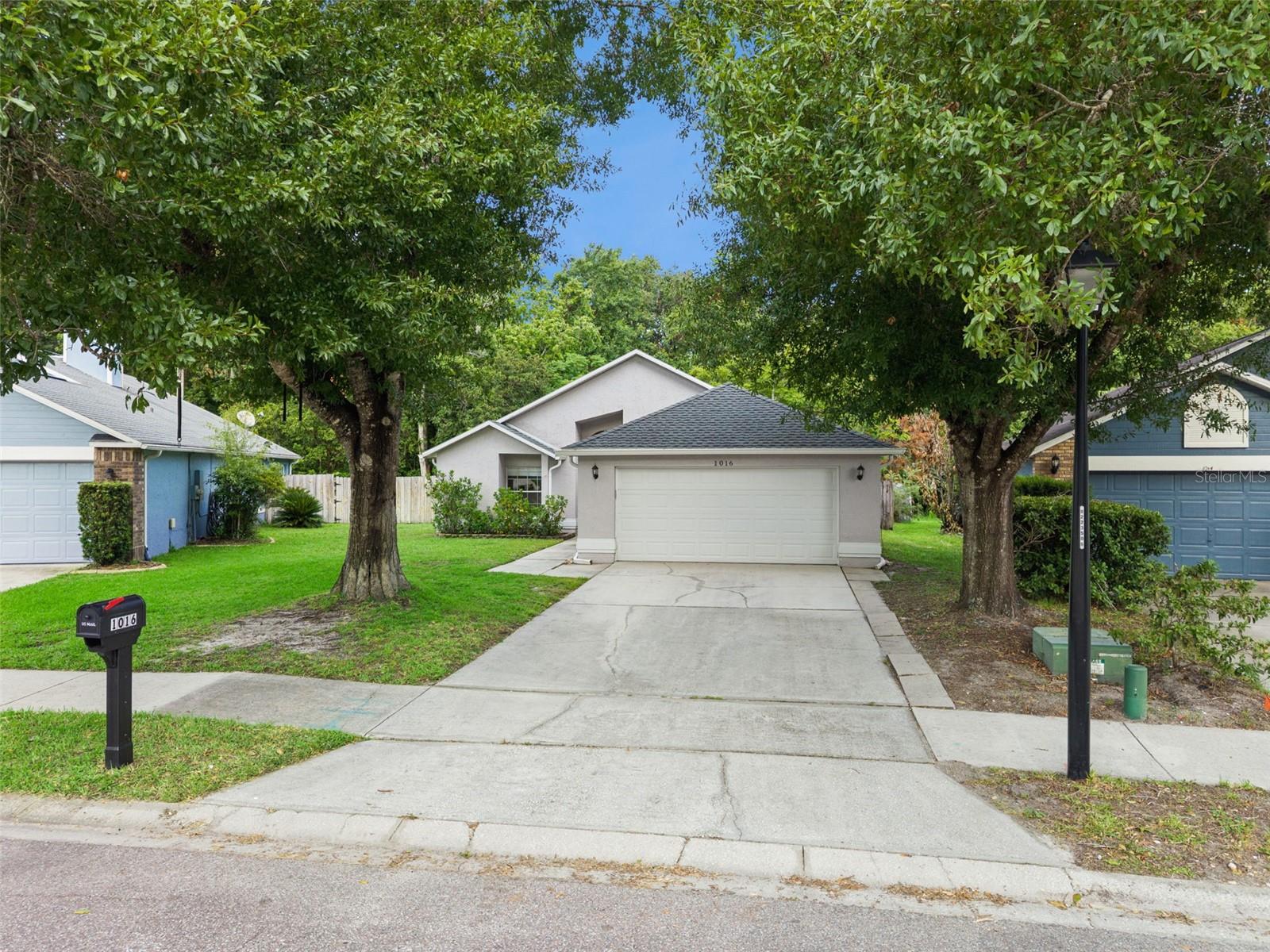 Single Family Residence em OVIEDO, FL - Daniel Dourado