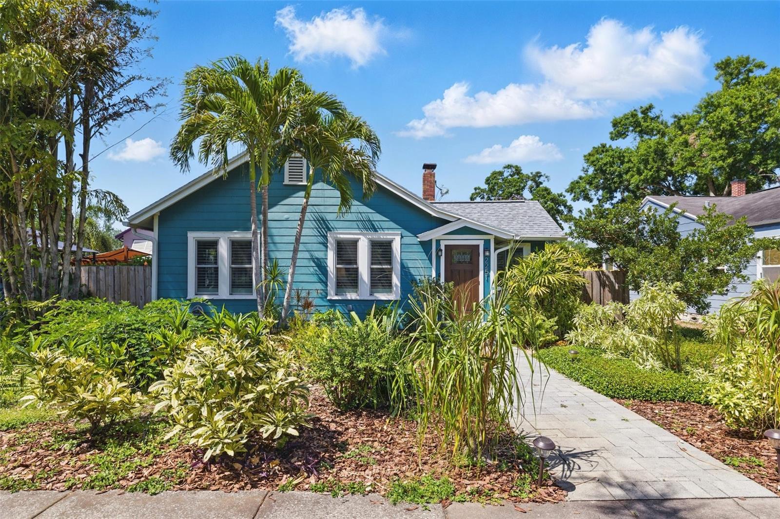 Single Family Residence in ST PETERSBURG, FL - Daniel Dourado