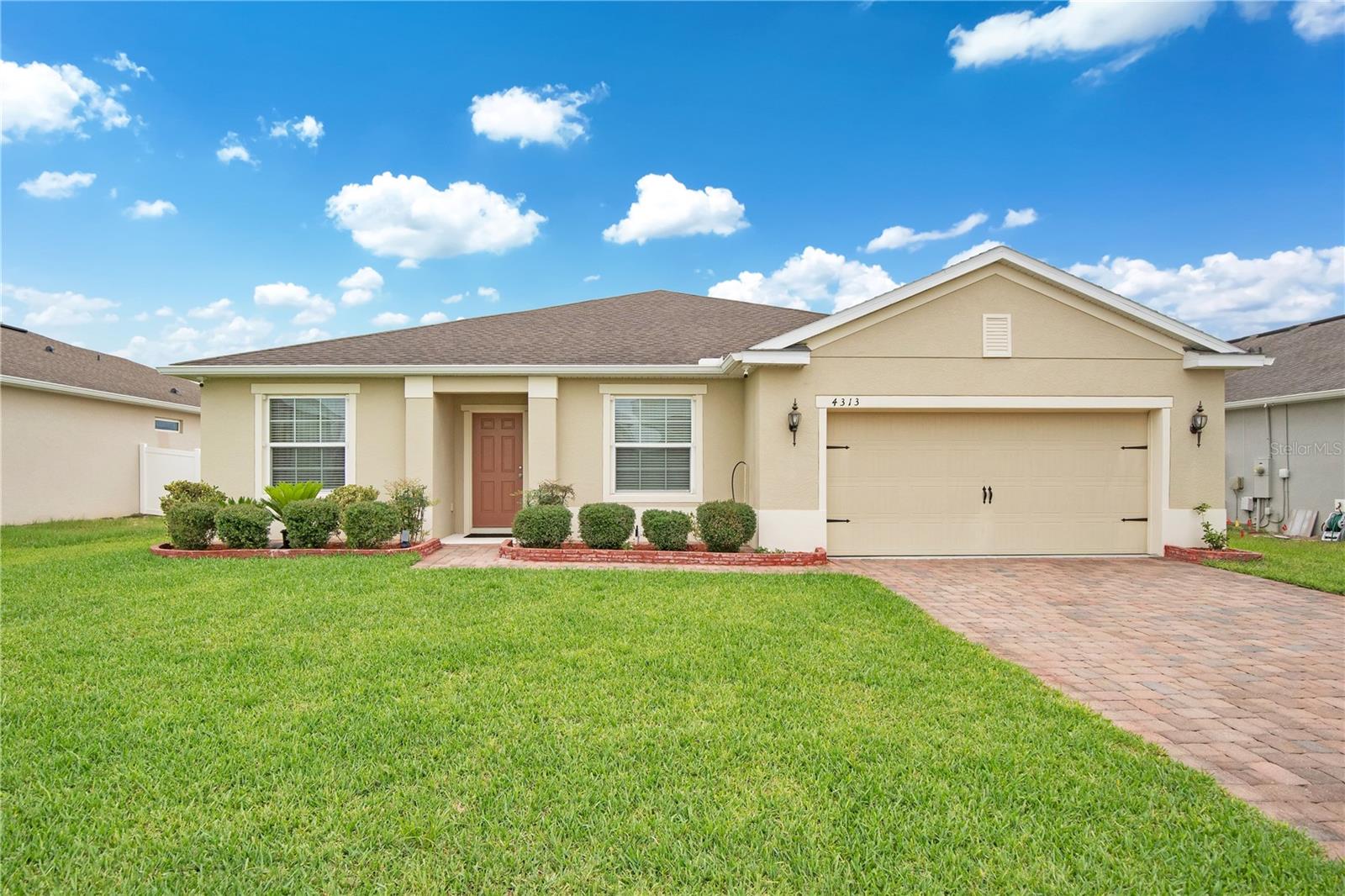 Single Family Residence in APOPKA, FL - Daniel Dourado