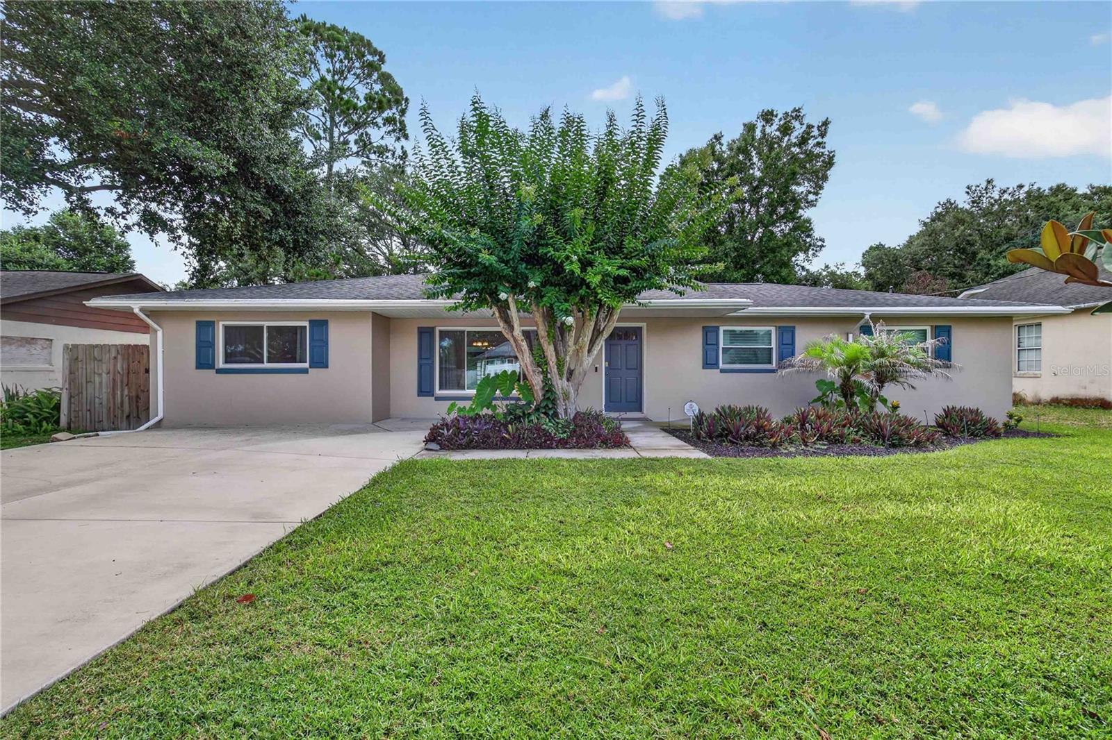 Single Family Residence in TAVARES, FL - Daniel Dourado