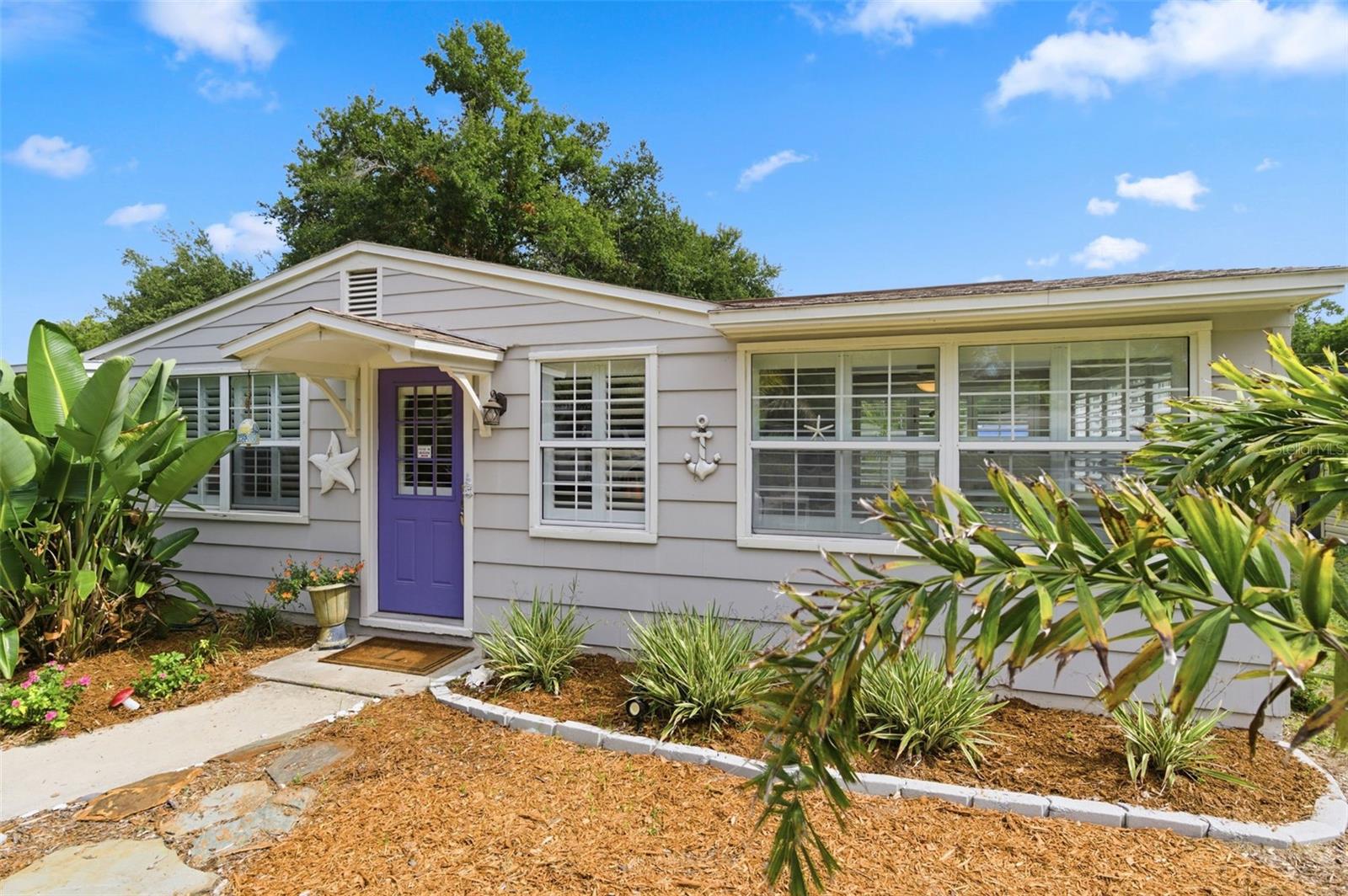 Single Family Residence in DUNEDIN, FL - Daniel Dourado