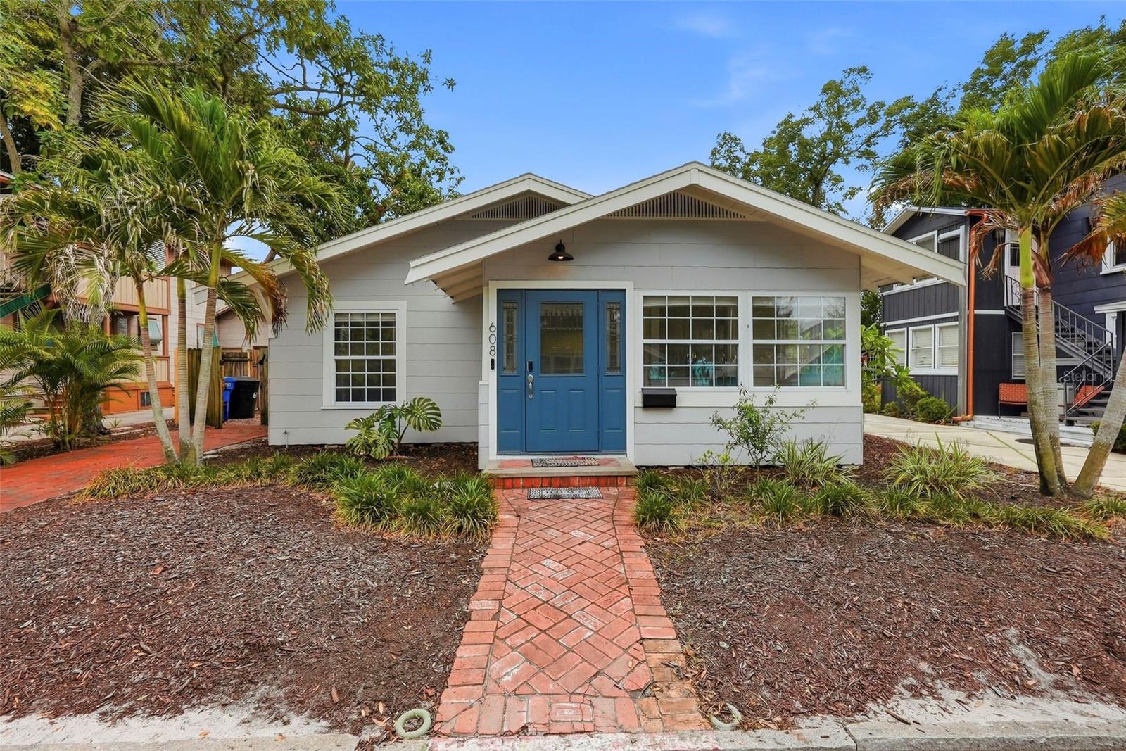 Single Family Residence in ST PETERSBURG, FL - Daniel Dourado