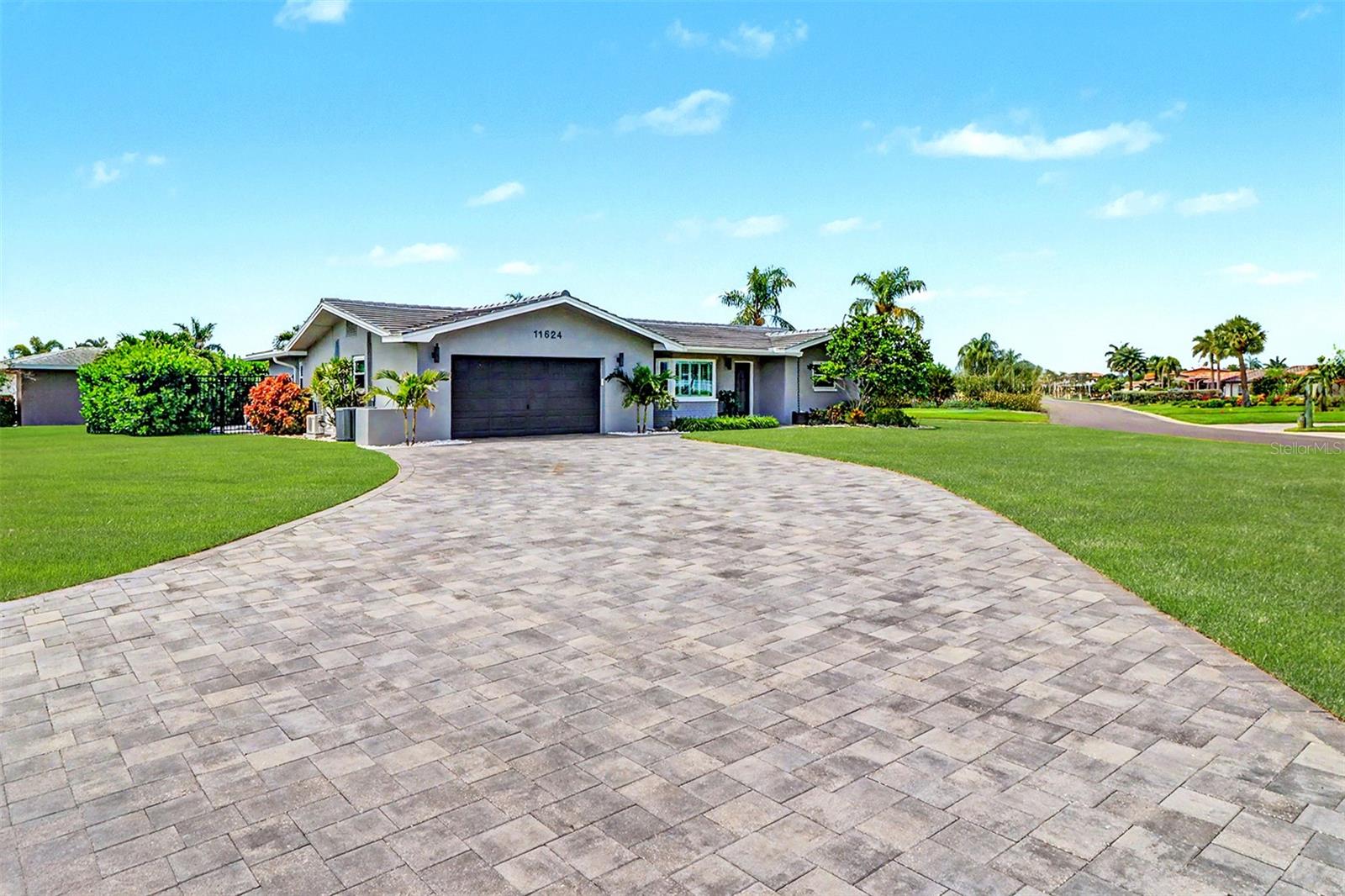 Single Family Residence em SEMINOLE, FL - Daniel Dourado