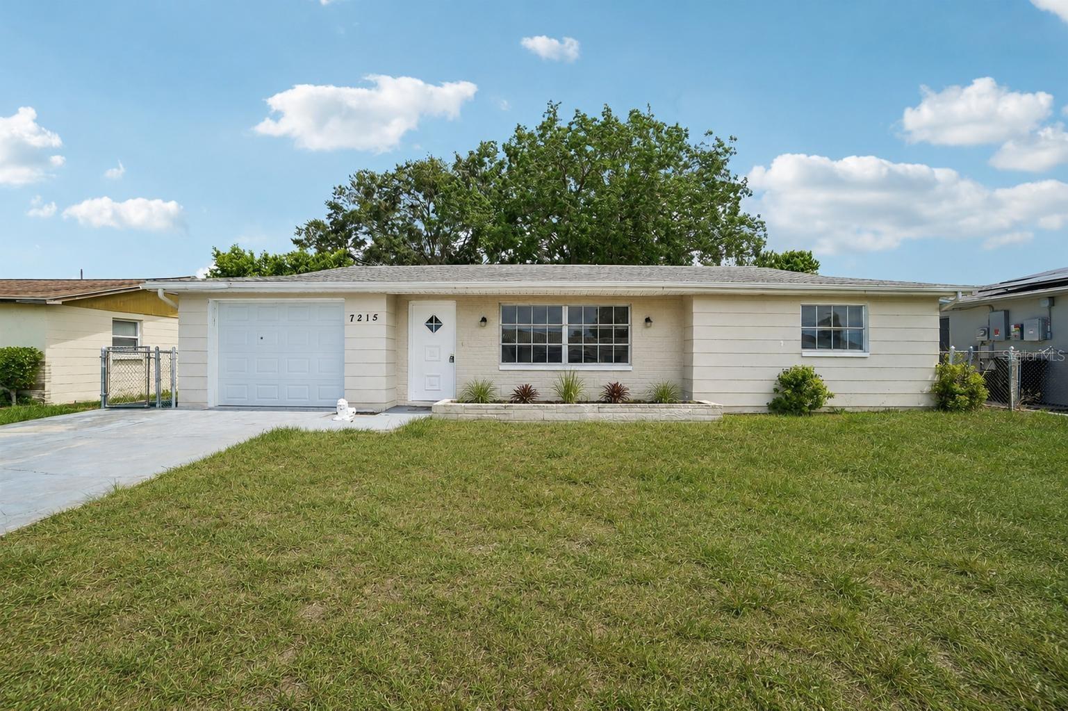 Single Family Residence in PORT RICHEY, FL - Daniel Dourado