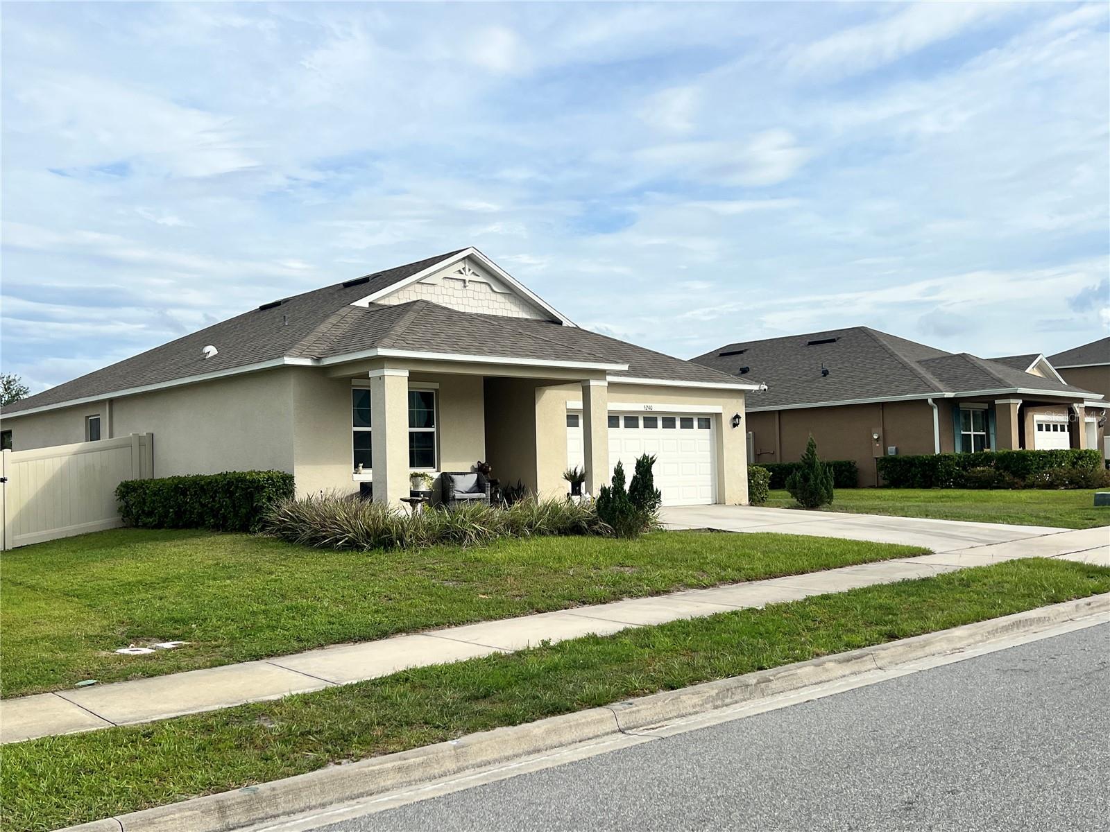 Single Family Residence in MOUNT DORA, FL - Daniel Dourado