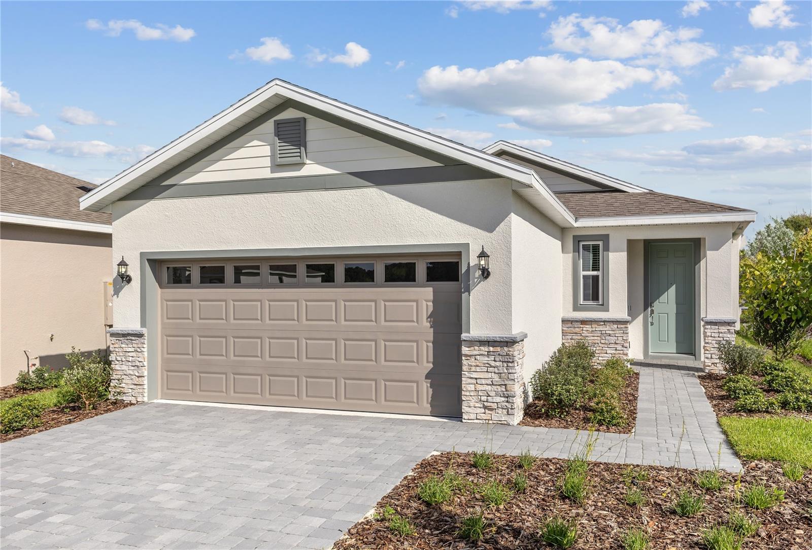 Single Family Residence in WILDWOOD, FL - Daniel Dourado