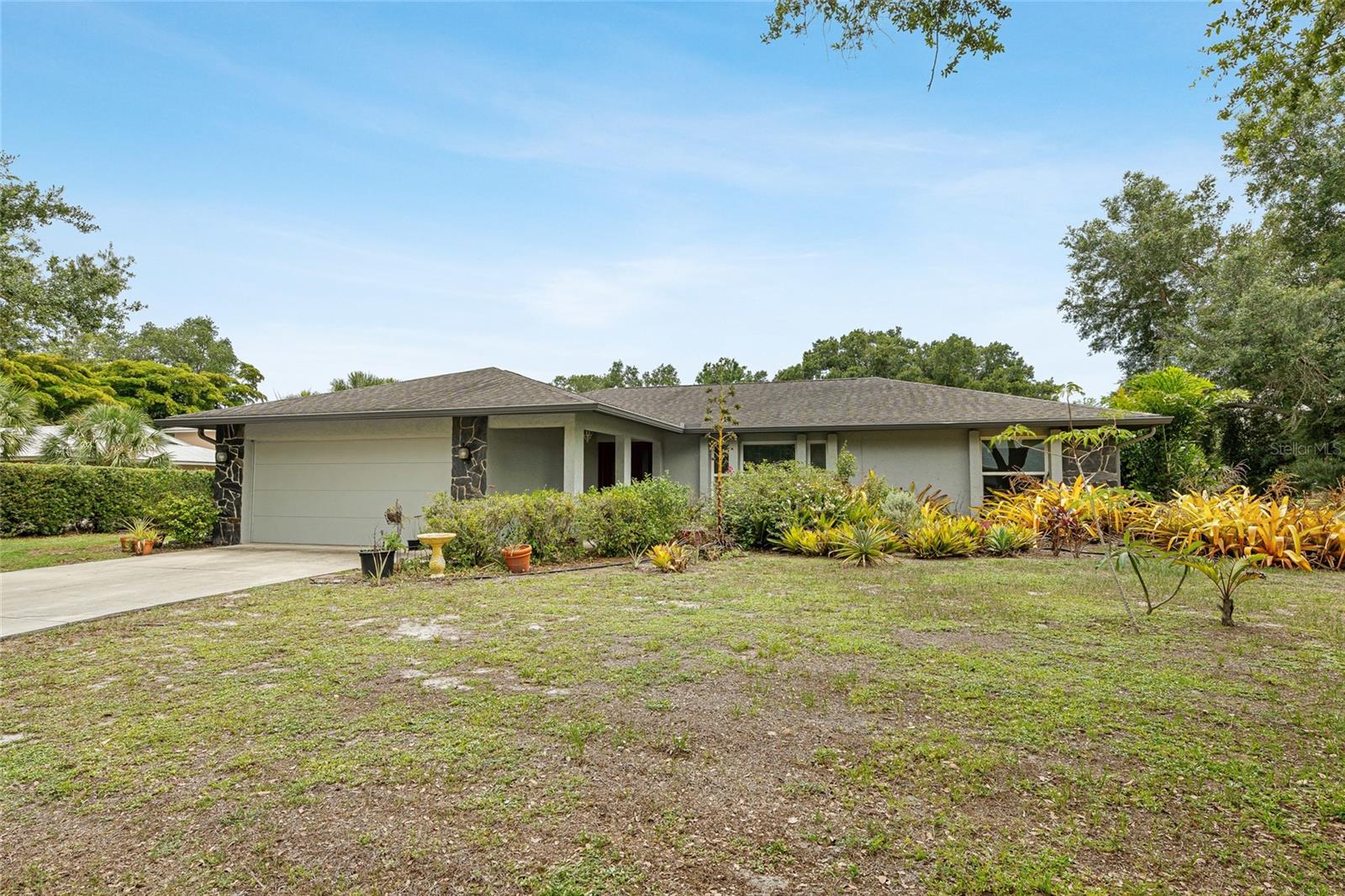 Single Family Residence in SARASOTA, FL - Daniel Dourado