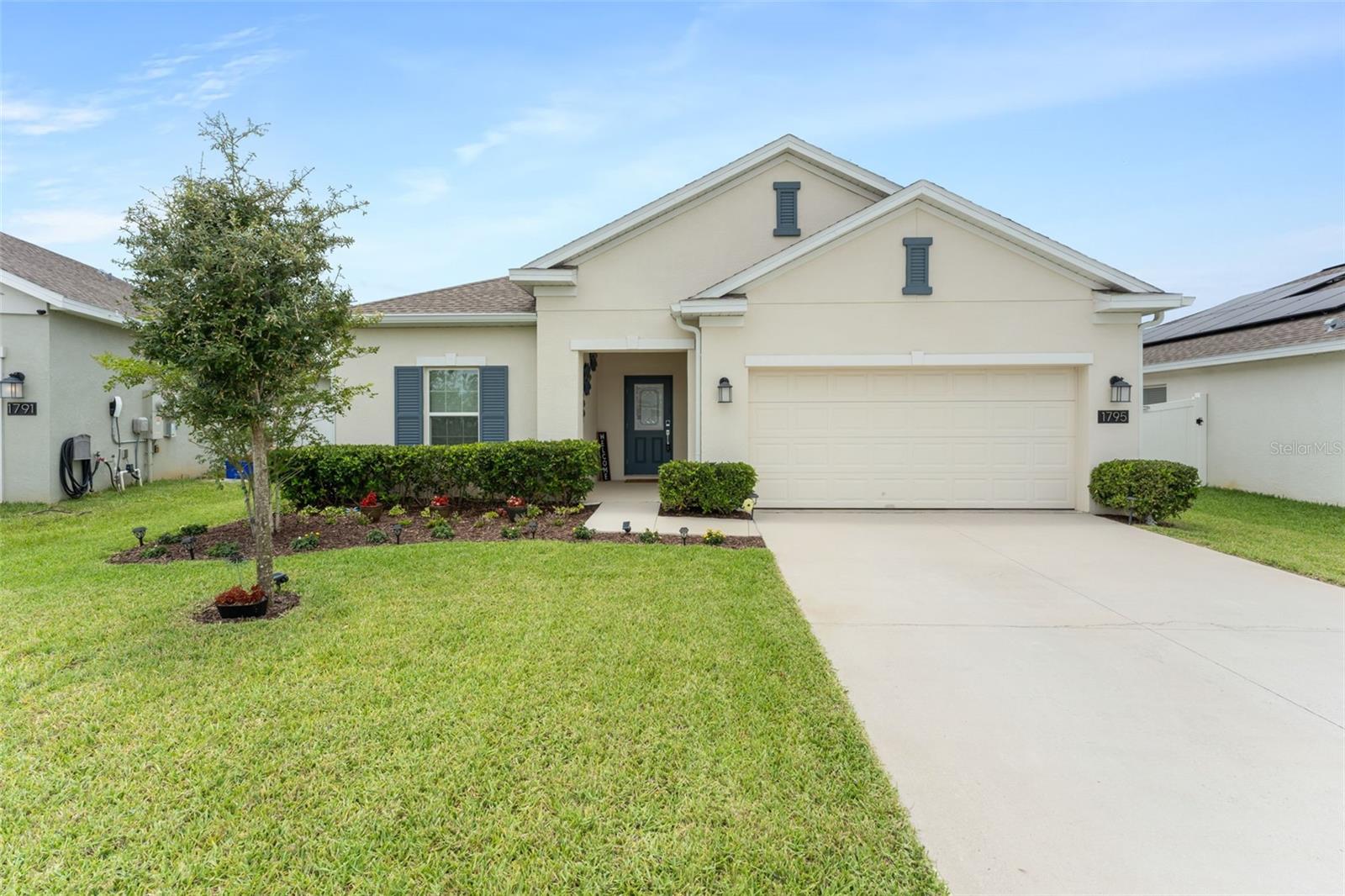 Single Family Residence in GROVELAND, FL - Daniel Dourado