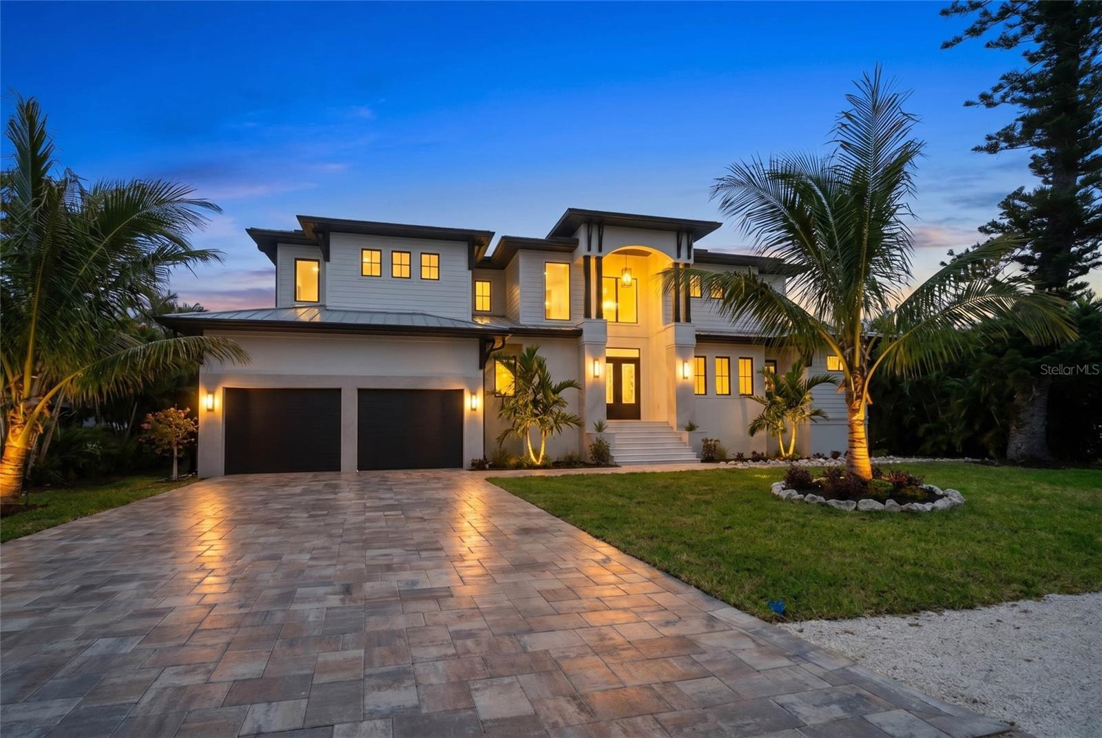 Single Family Residence in LONGBOAT KEY, FL - Daniel Dourado