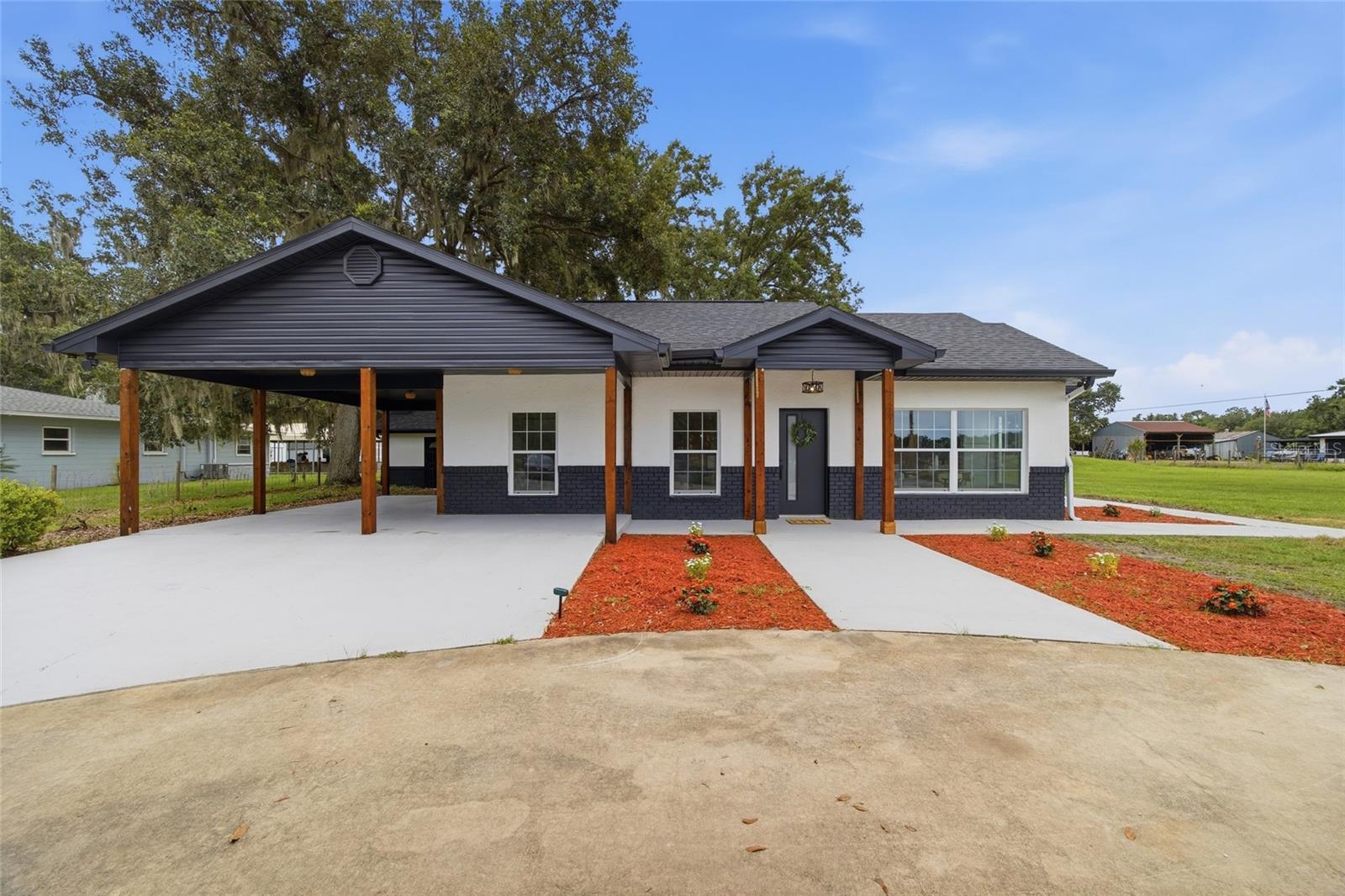 Single Family Residence in PLANT CITY, FL - Daniel Dourado