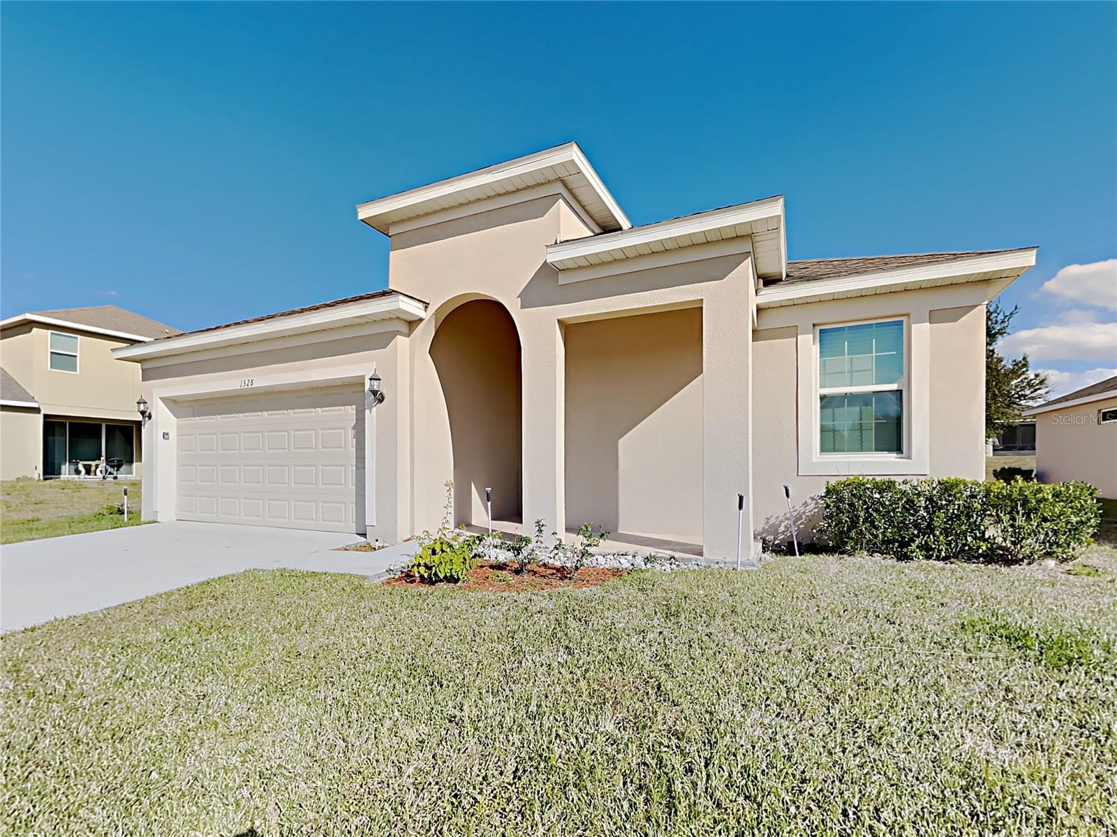 Single Family Residence in MOUNT DORA, FL - Daniel Dourado