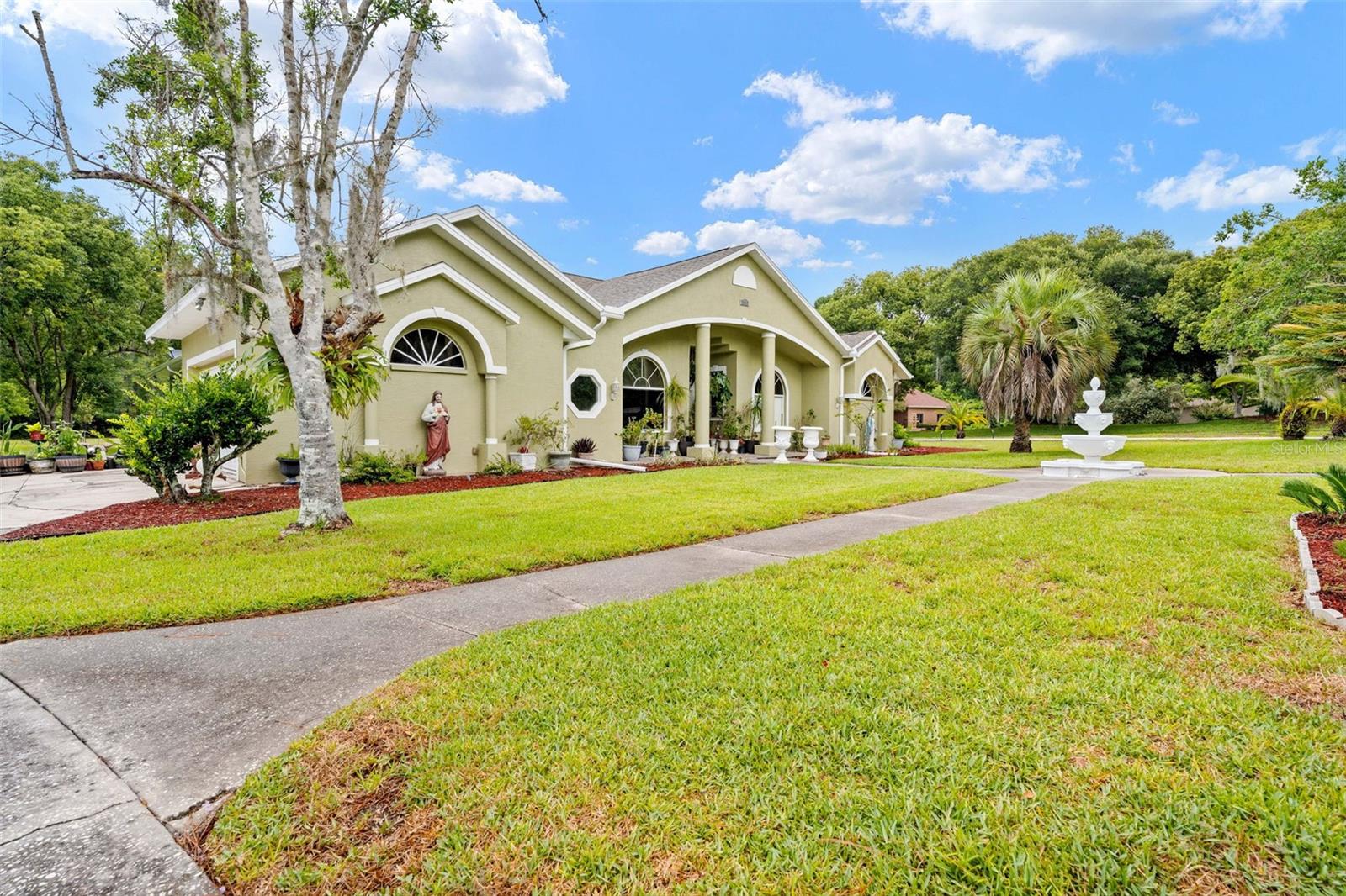 Single Family Residence in SPRING HILL, FL - Daniel Dourado
